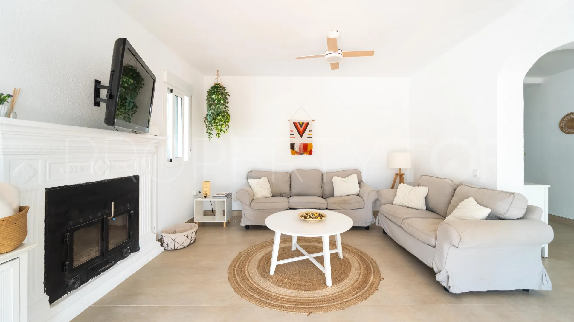 Buy Calahonda villa with 3 bedrooms