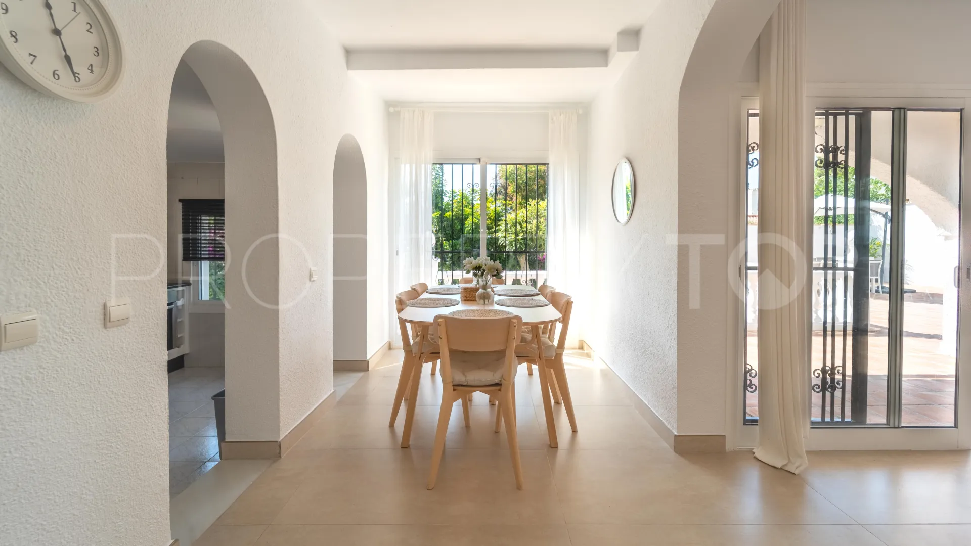 Buy Calahonda villa with 3 bedrooms