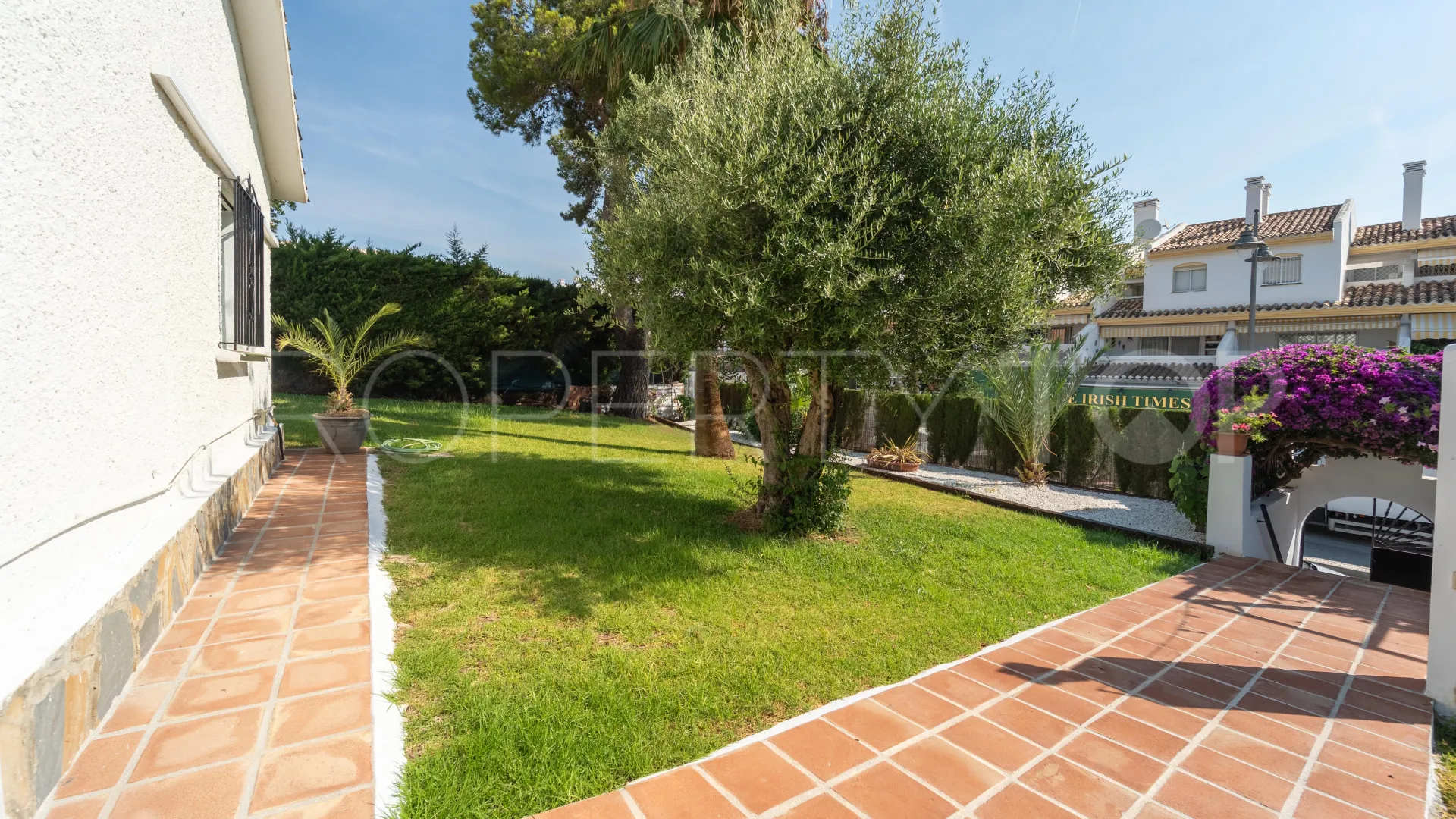 Buy Calahonda villa with 3 bedrooms
