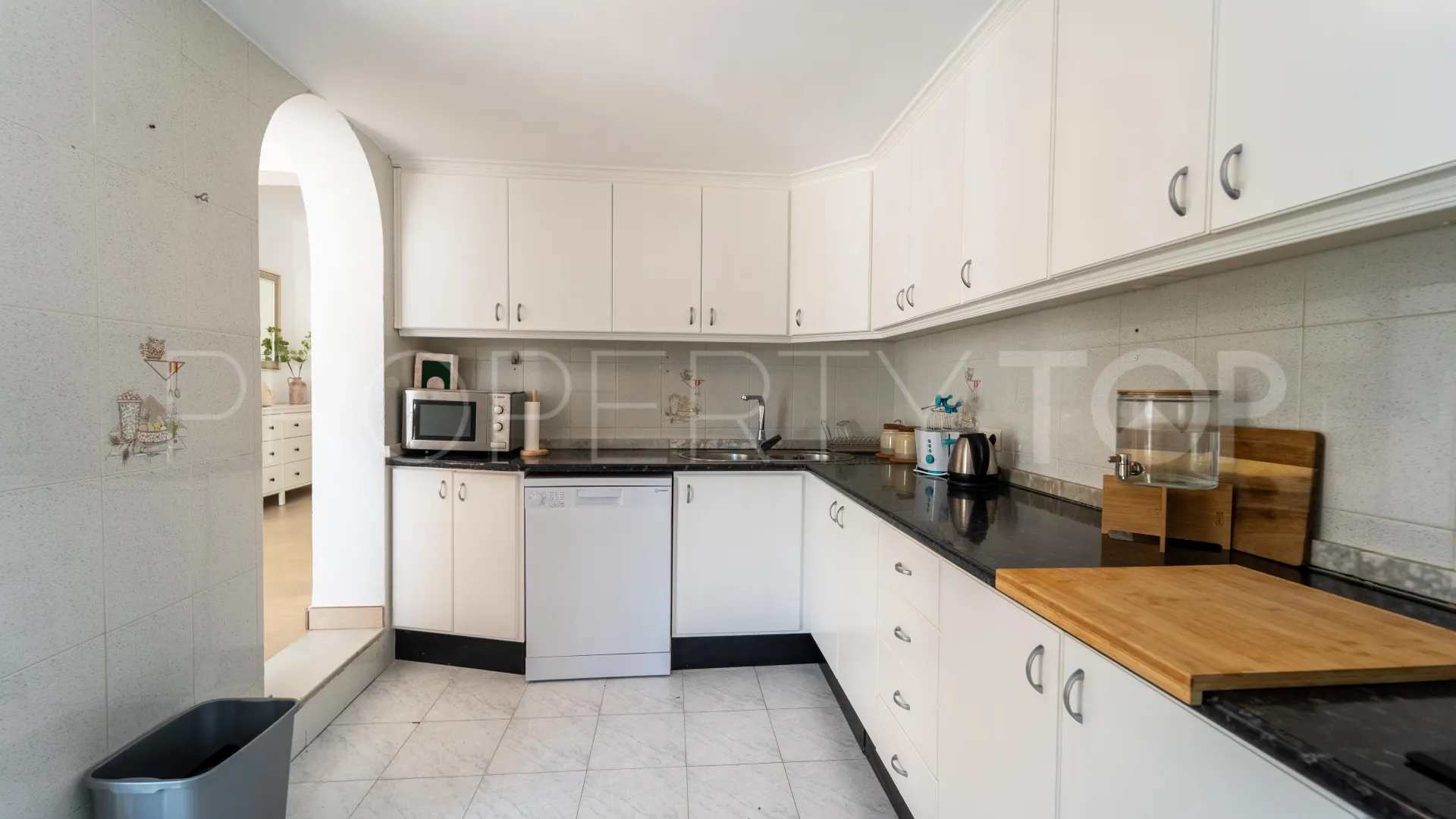 Buy Calahonda villa with 3 bedrooms