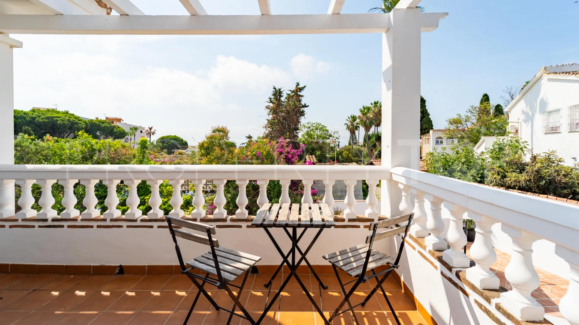 Buy Calahonda villa with 3 bedrooms