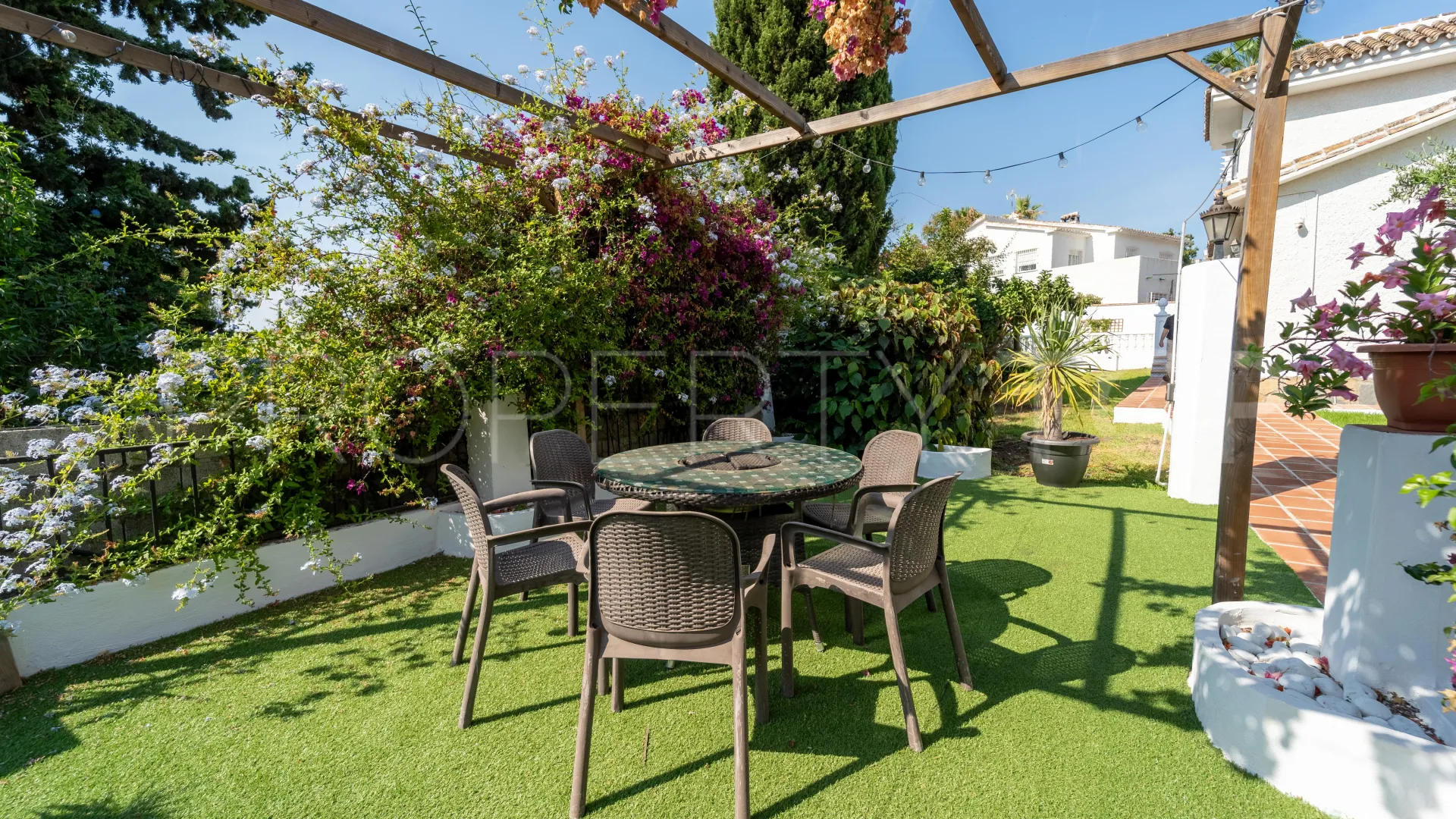 Buy Calahonda villa with 3 bedrooms