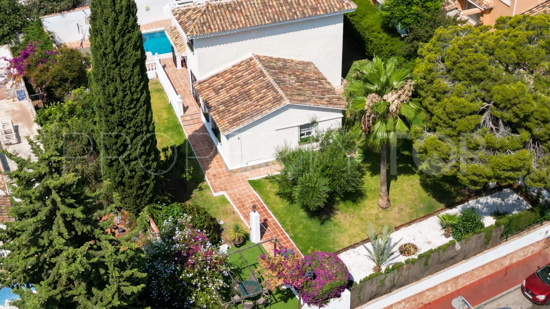 Buy Calahonda villa with 3 bedrooms