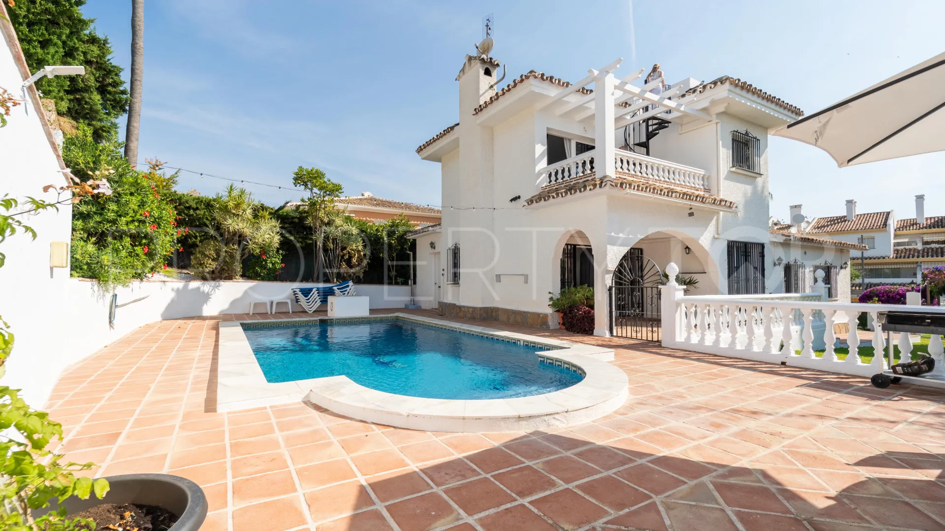 Buy Calahonda villa with 3 bedrooms