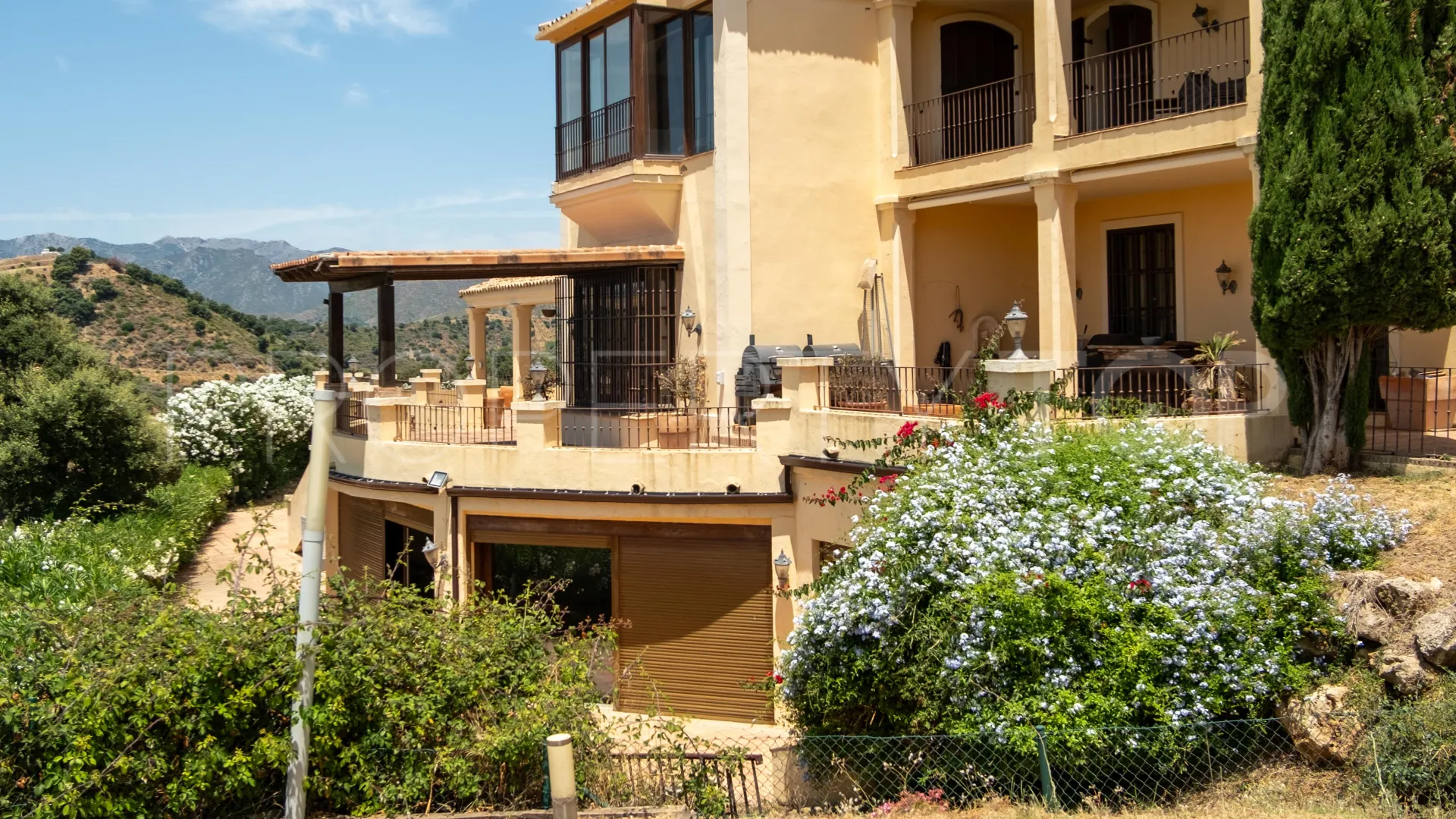 Villa for sale in La Mairena