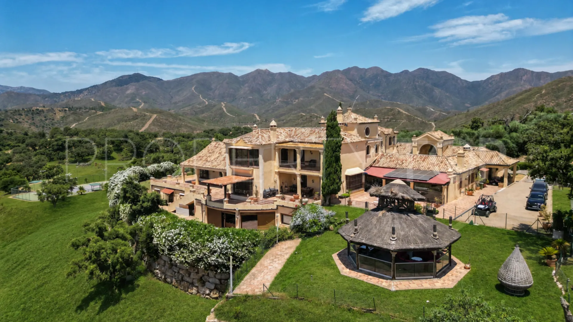 Villa for sale in La Mairena