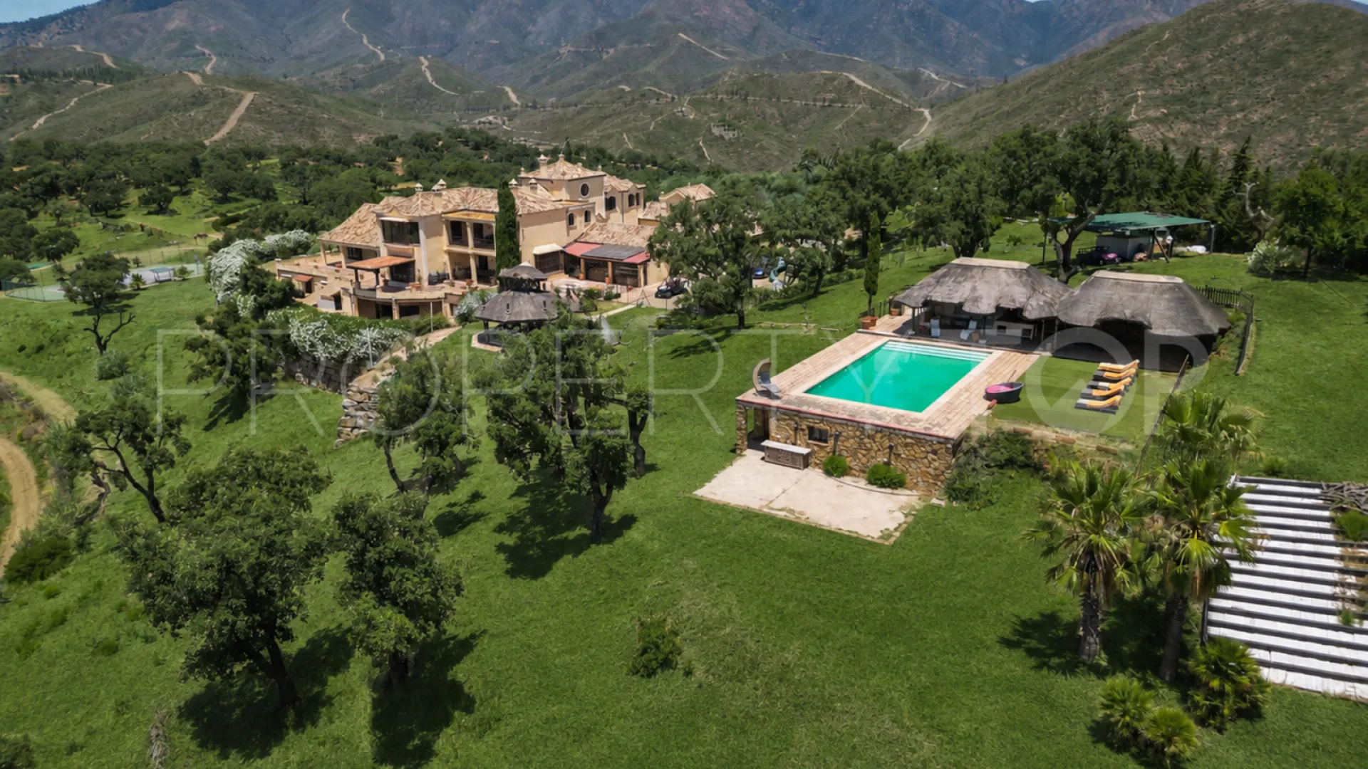 Villa for sale in La Mairena