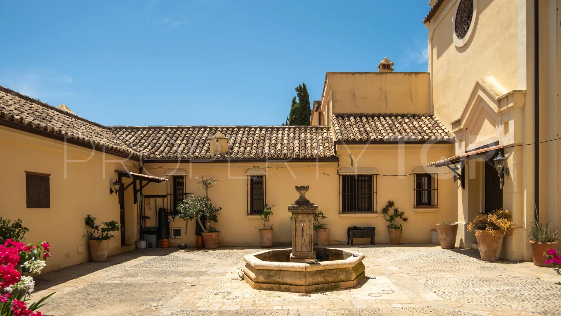 Villa for sale in La Mairena