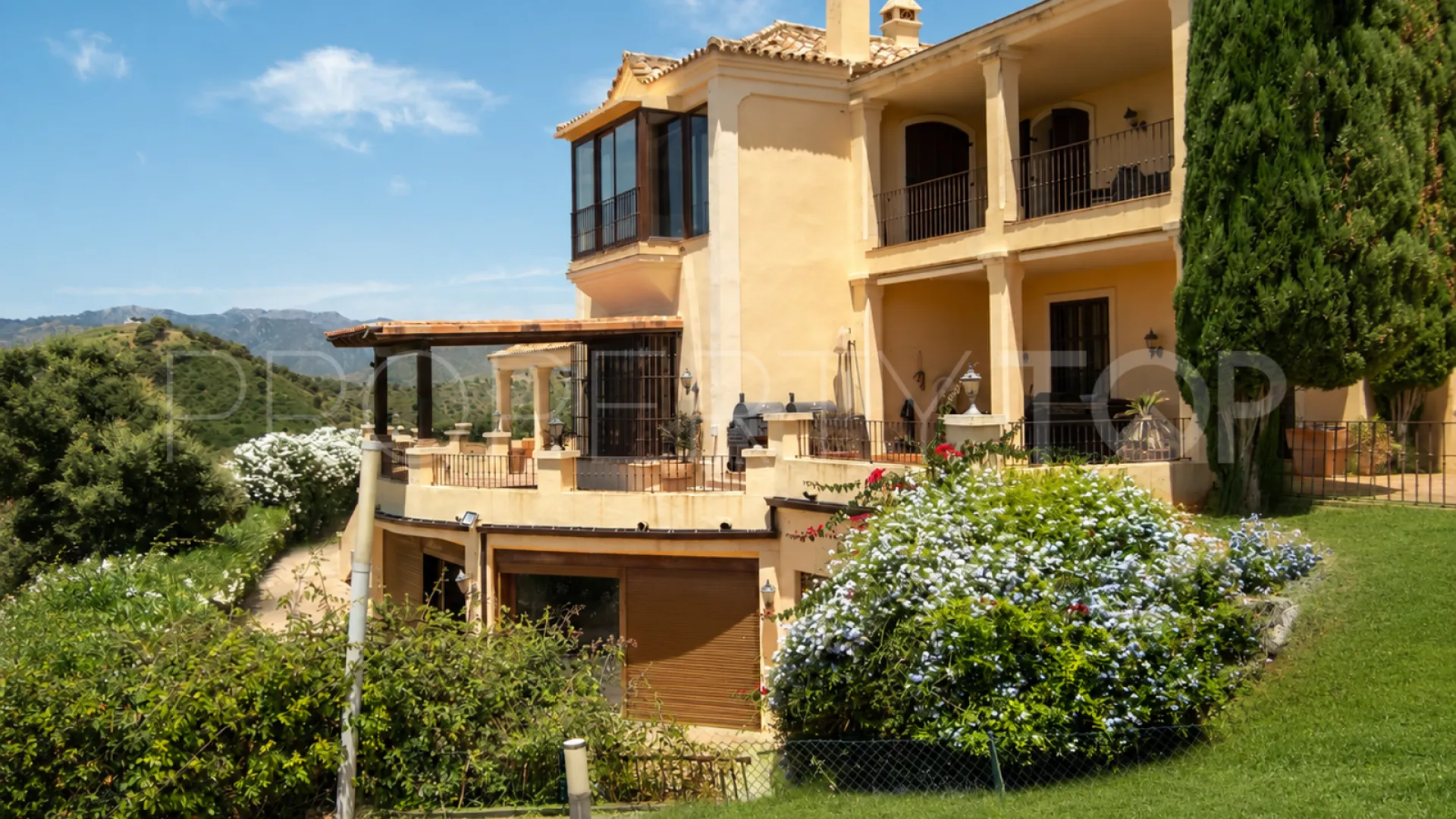Villa for sale in La Mairena