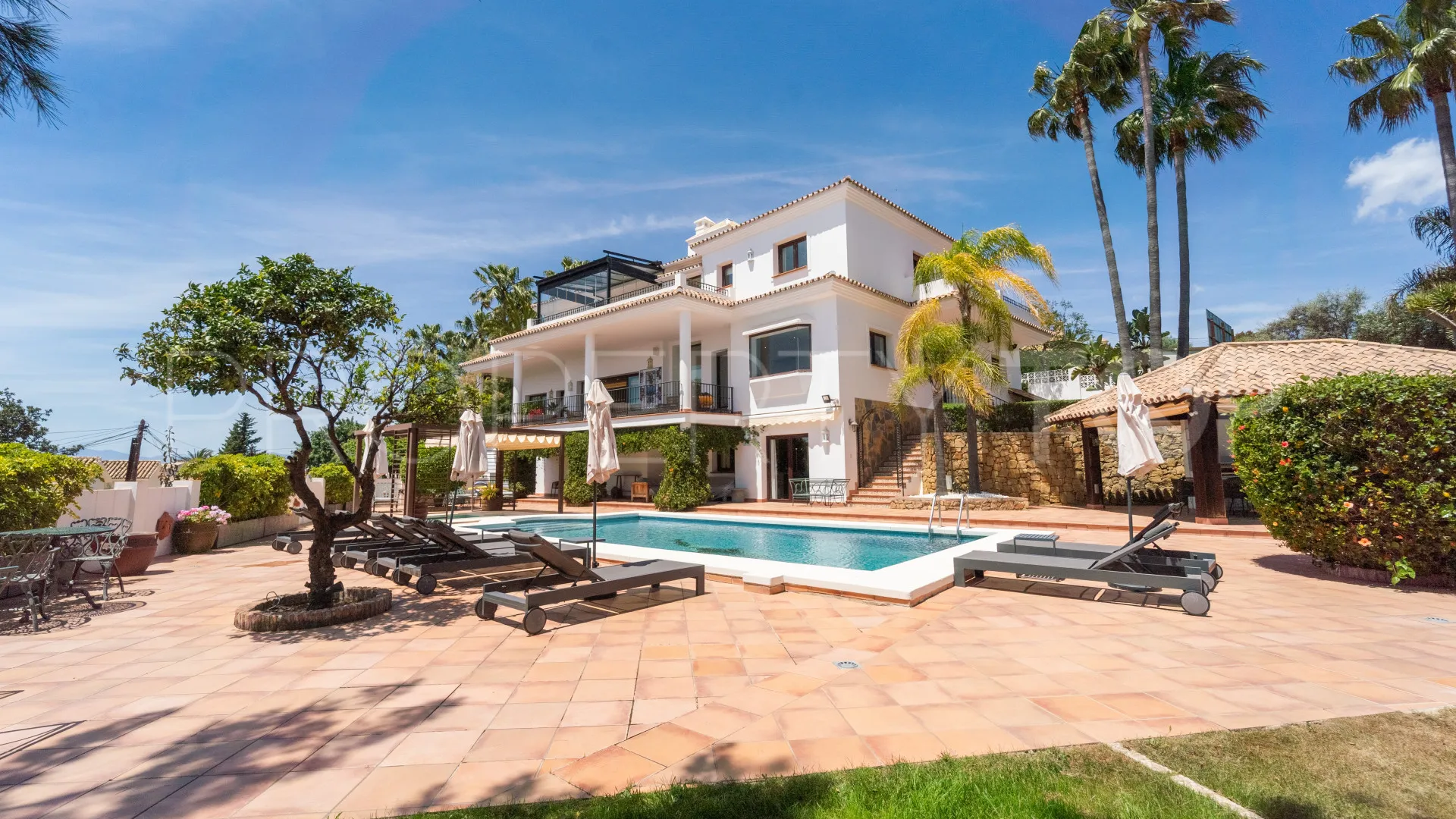 Se vende villa en El Rosario con 6 dormitorios