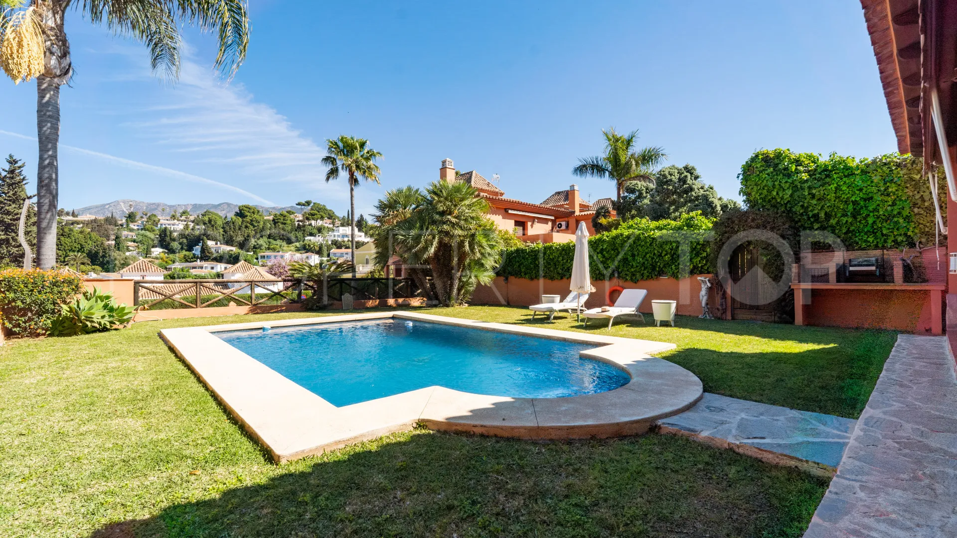 For sale 4 bedrooms villa in Sierrezuela