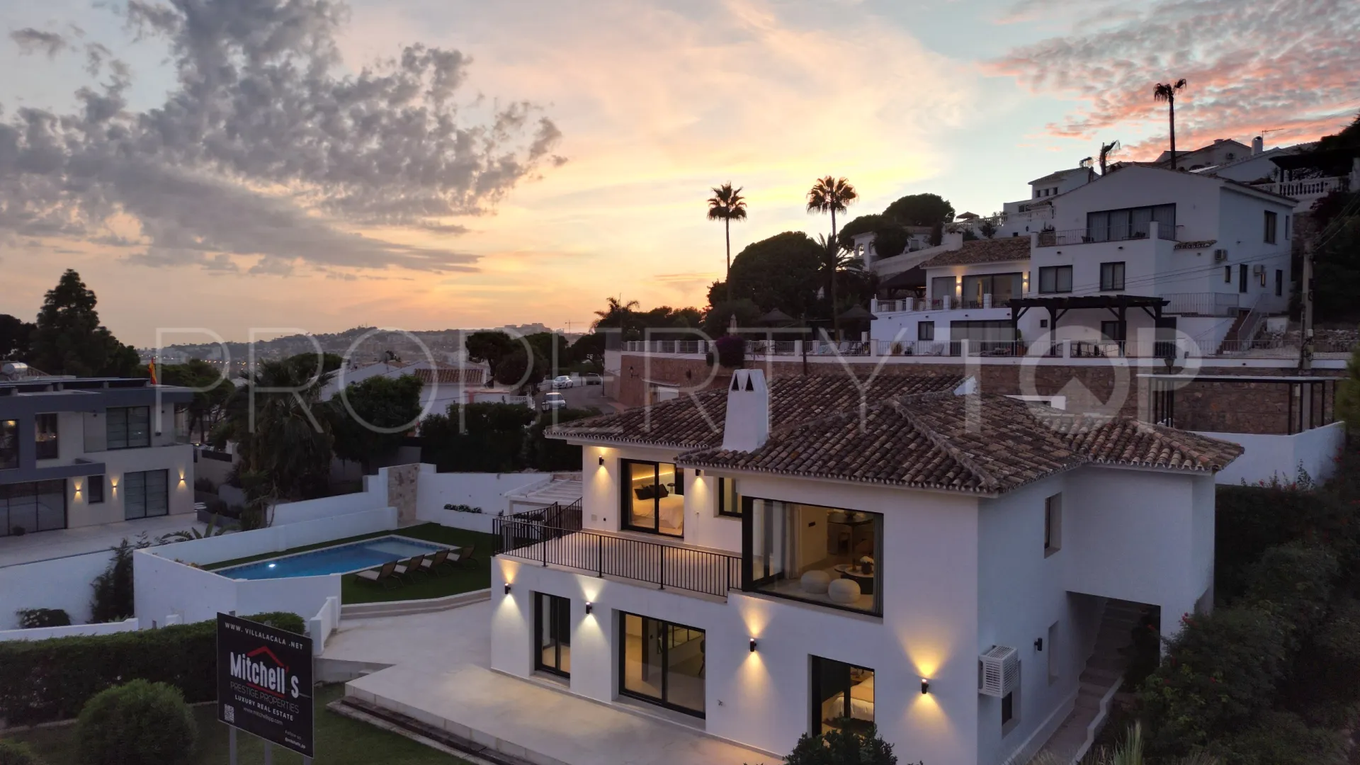 For sale Cala de Mijas villa with 5 bedrooms