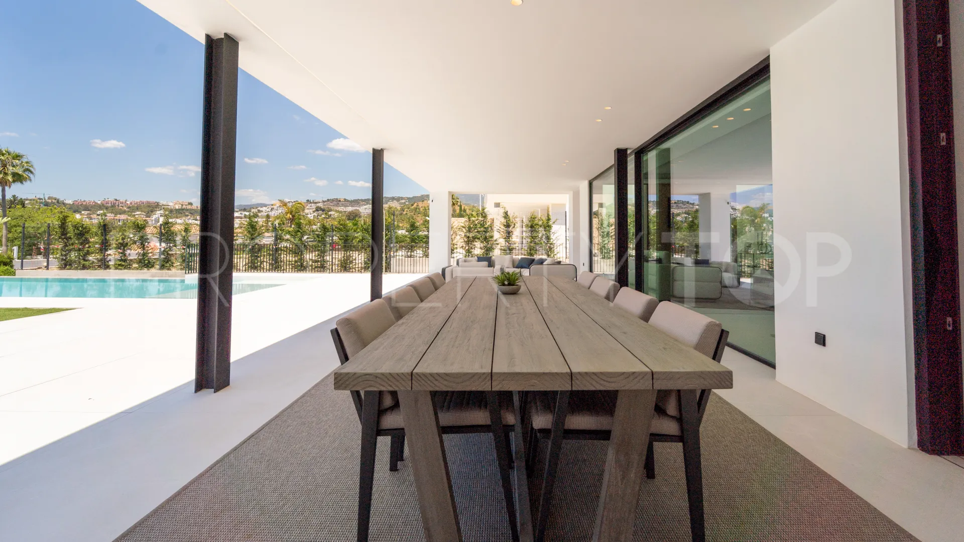 5 bedrooms villa for sale in Nueva Andalucia