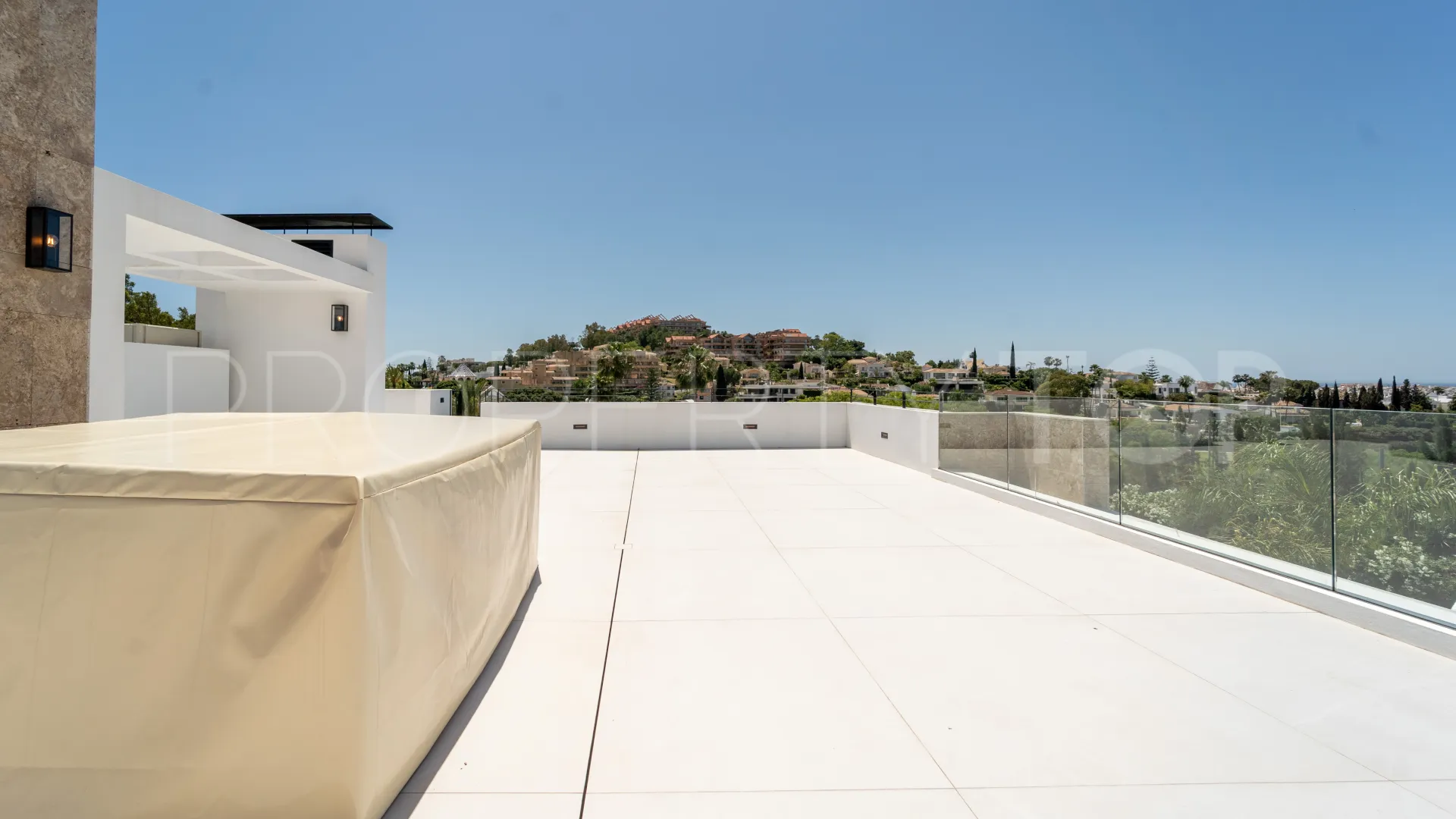 5 bedrooms villa for sale in Nueva Andalucia