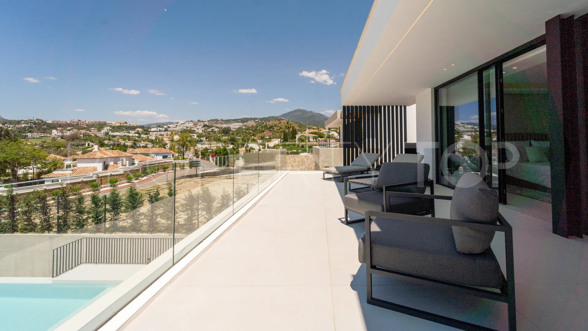 5 bedrooms villa for sale in Nueva Andalucia