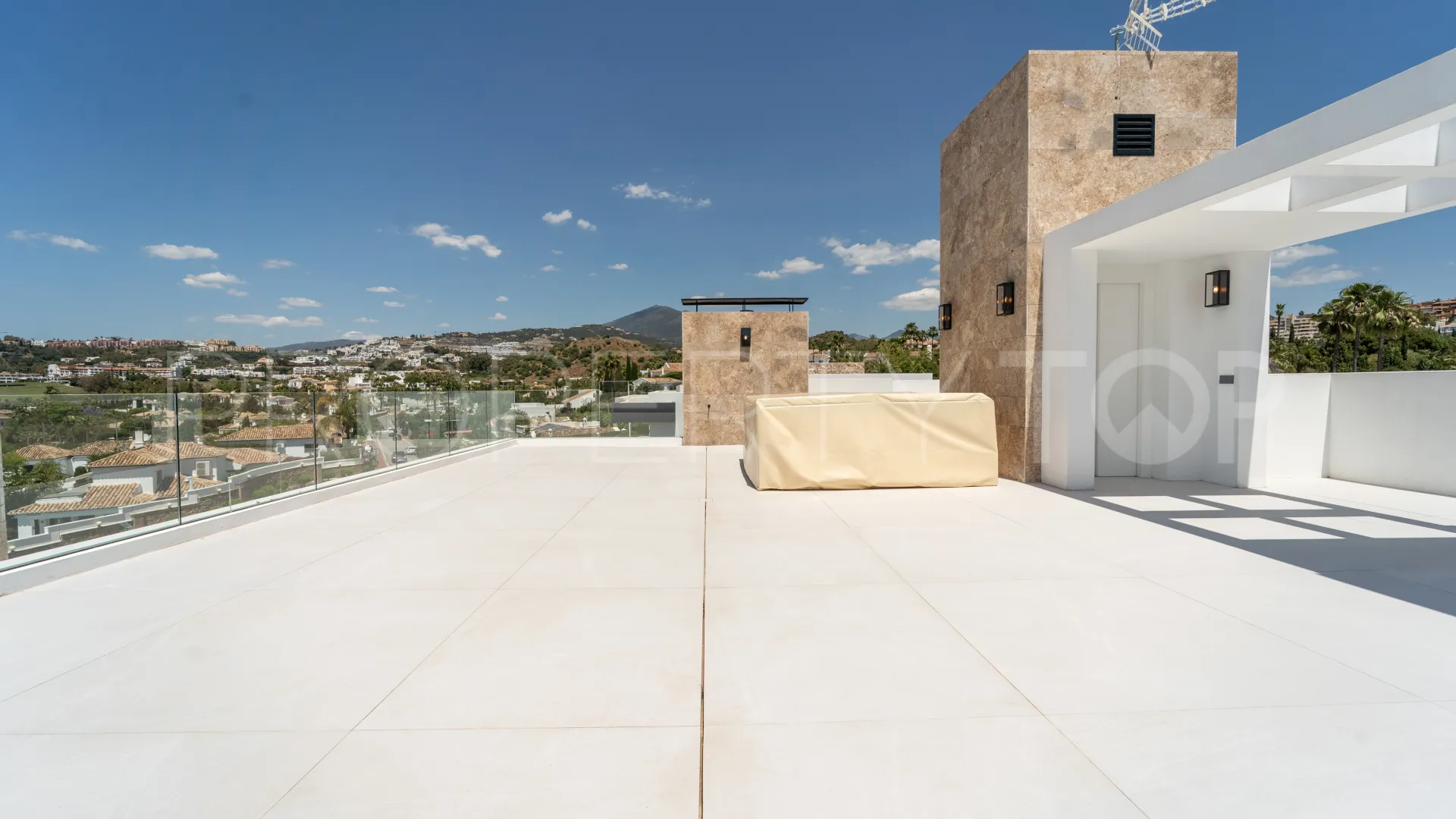 5 bedrooms villa for sale in Nueva Andalucia