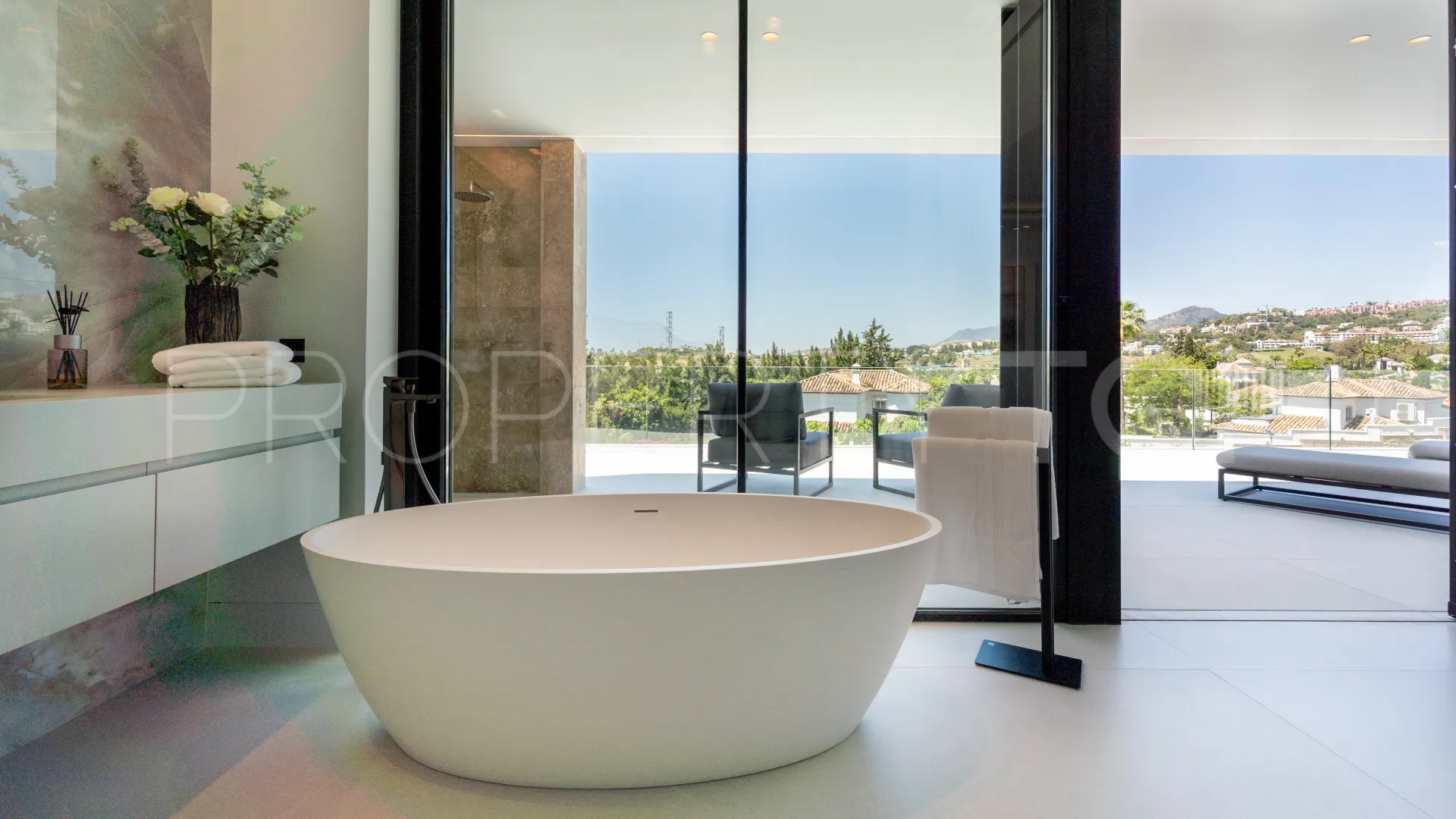 5 bedrooms villa for sale in Nueva Andalucia