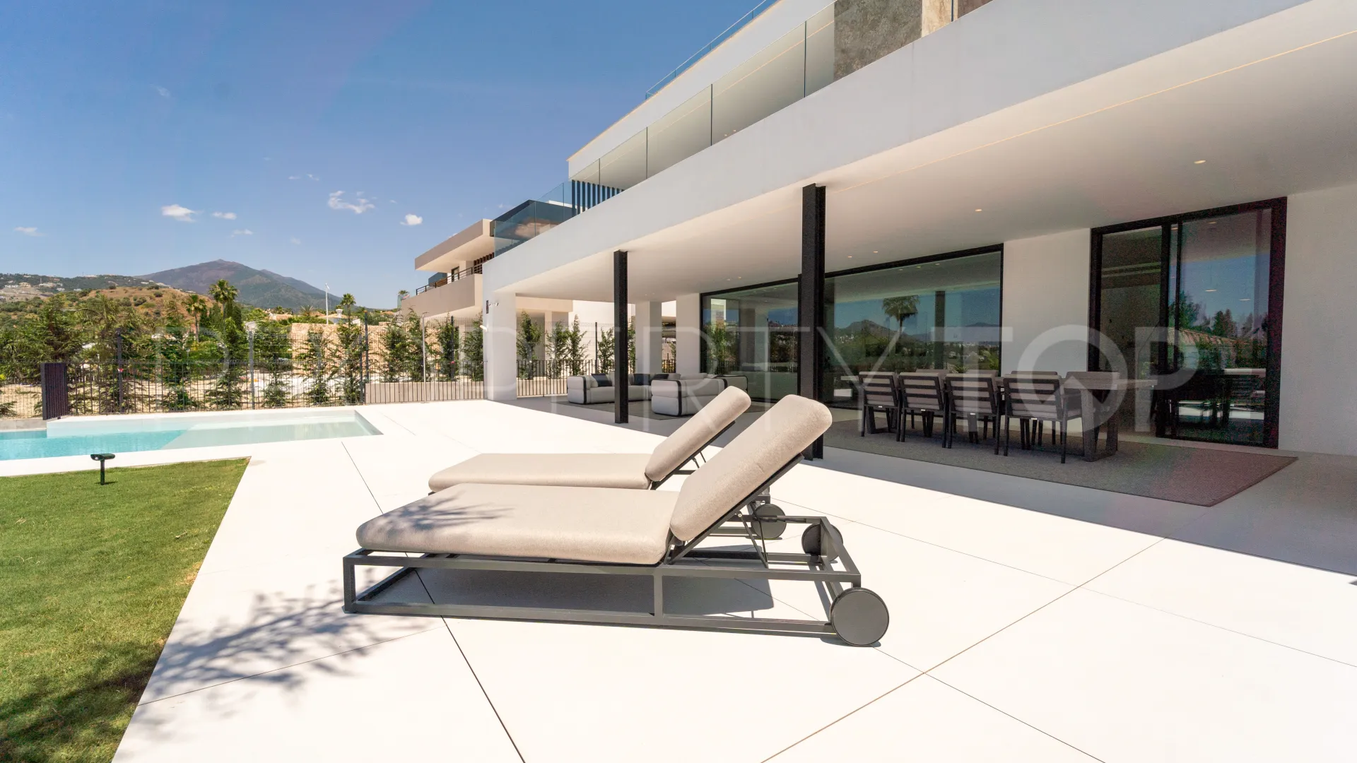 5 bedrooms villa for sale in Nueva Andalucia