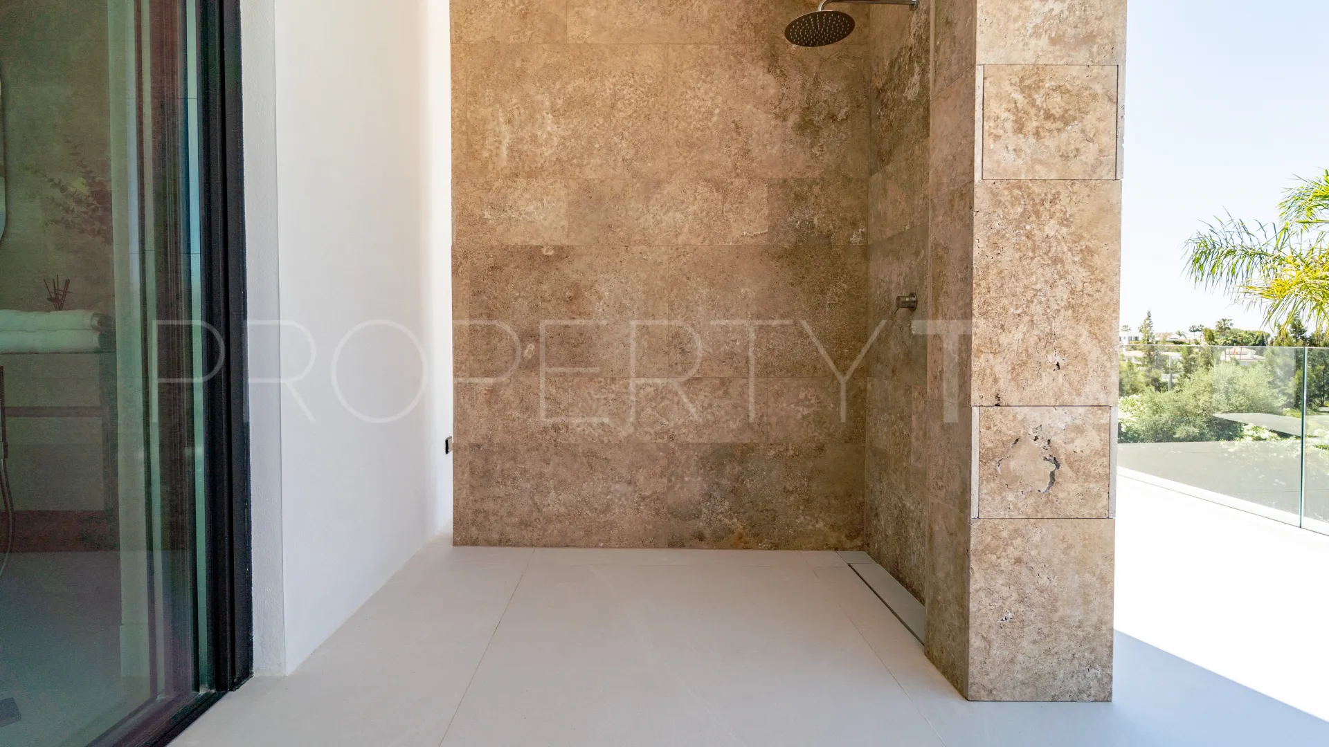 5 bedrooms villa for sale in Nueva Andalucia