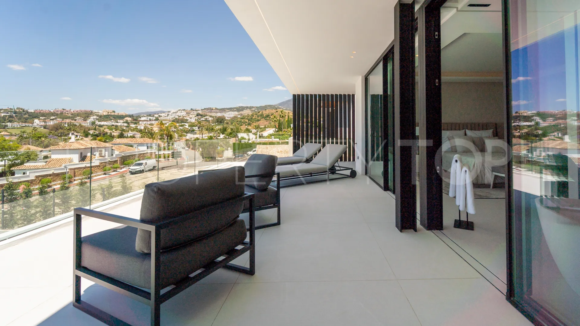 5 bedrooms villa for sale in Nueva Andalucia