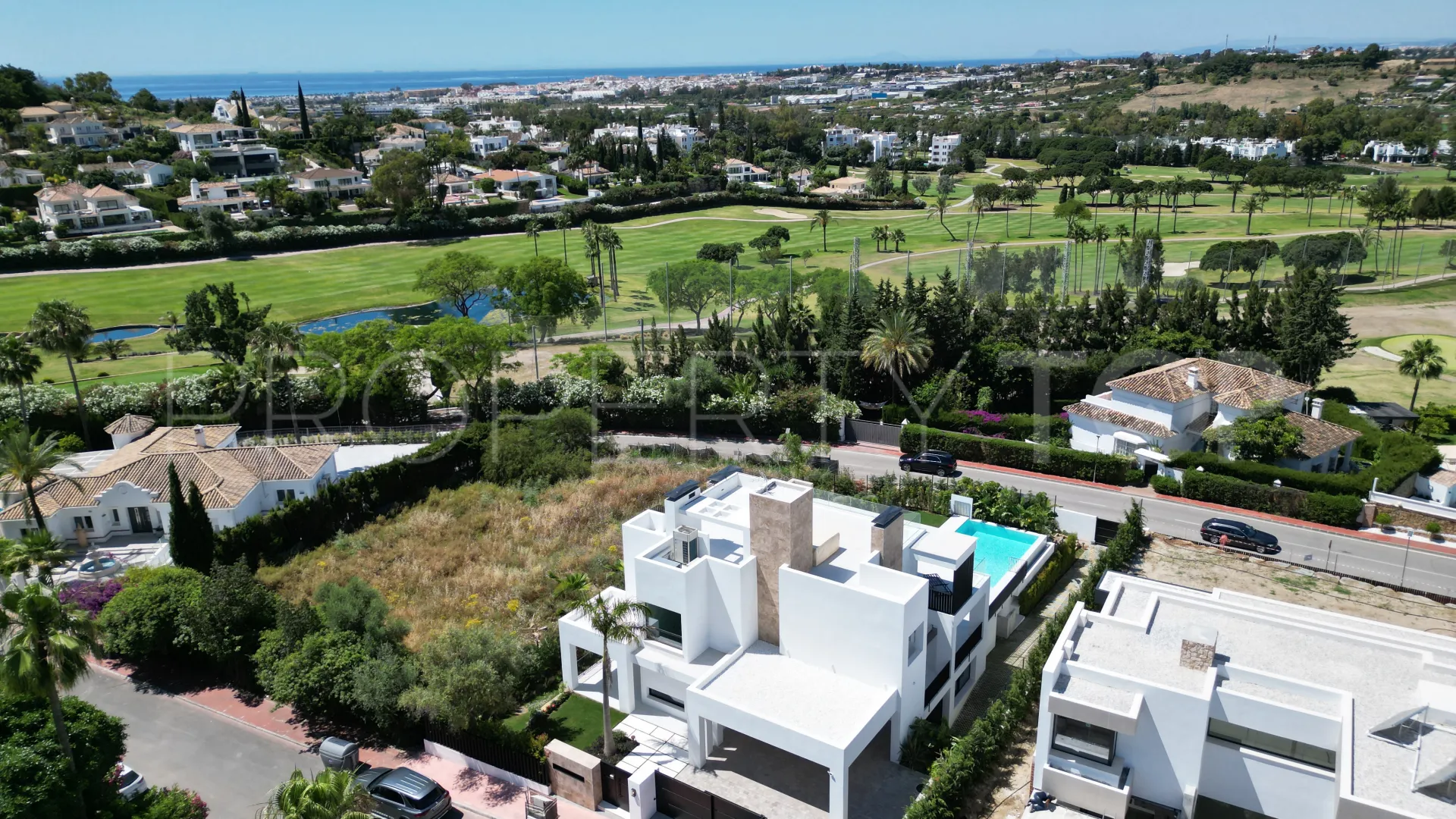 5 bedrooms villa for sale in Nueva Andalucia