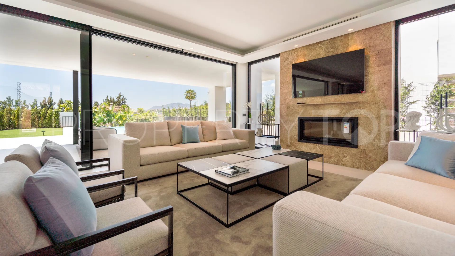 5 bedrooms villa for sale in Nueva Andalucia