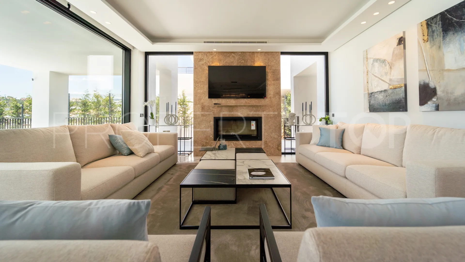 5 bedrooms villa for sale in Nueva Andalucia