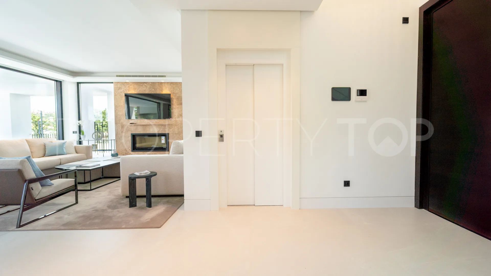 5 bedrooms villa for sale in Nueva Andalucia