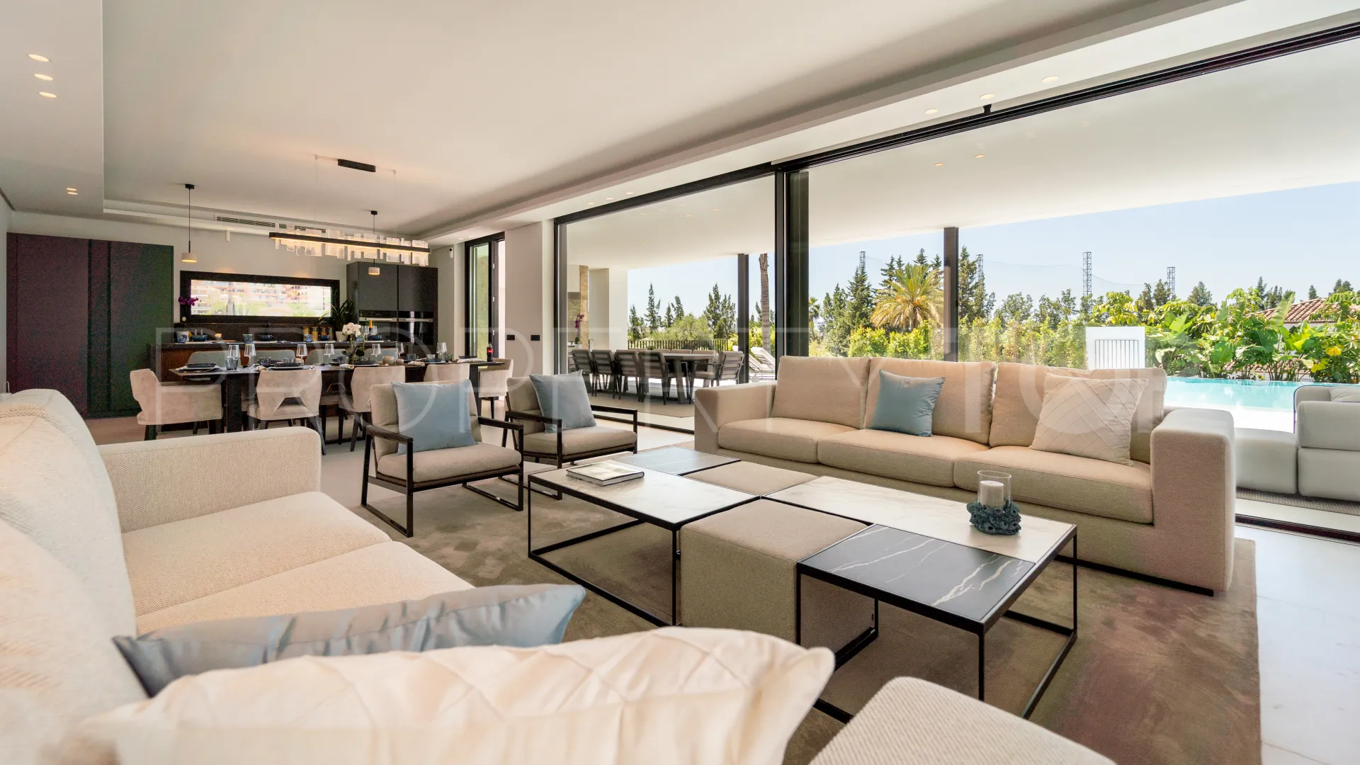 5 bedrooms villa for sale in Nueva Andalucia