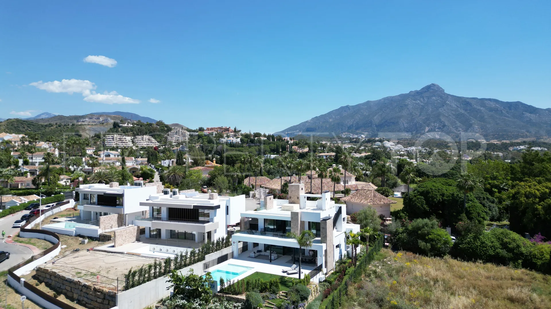 5 bedrooms villa for sale in Nueva Andalucia