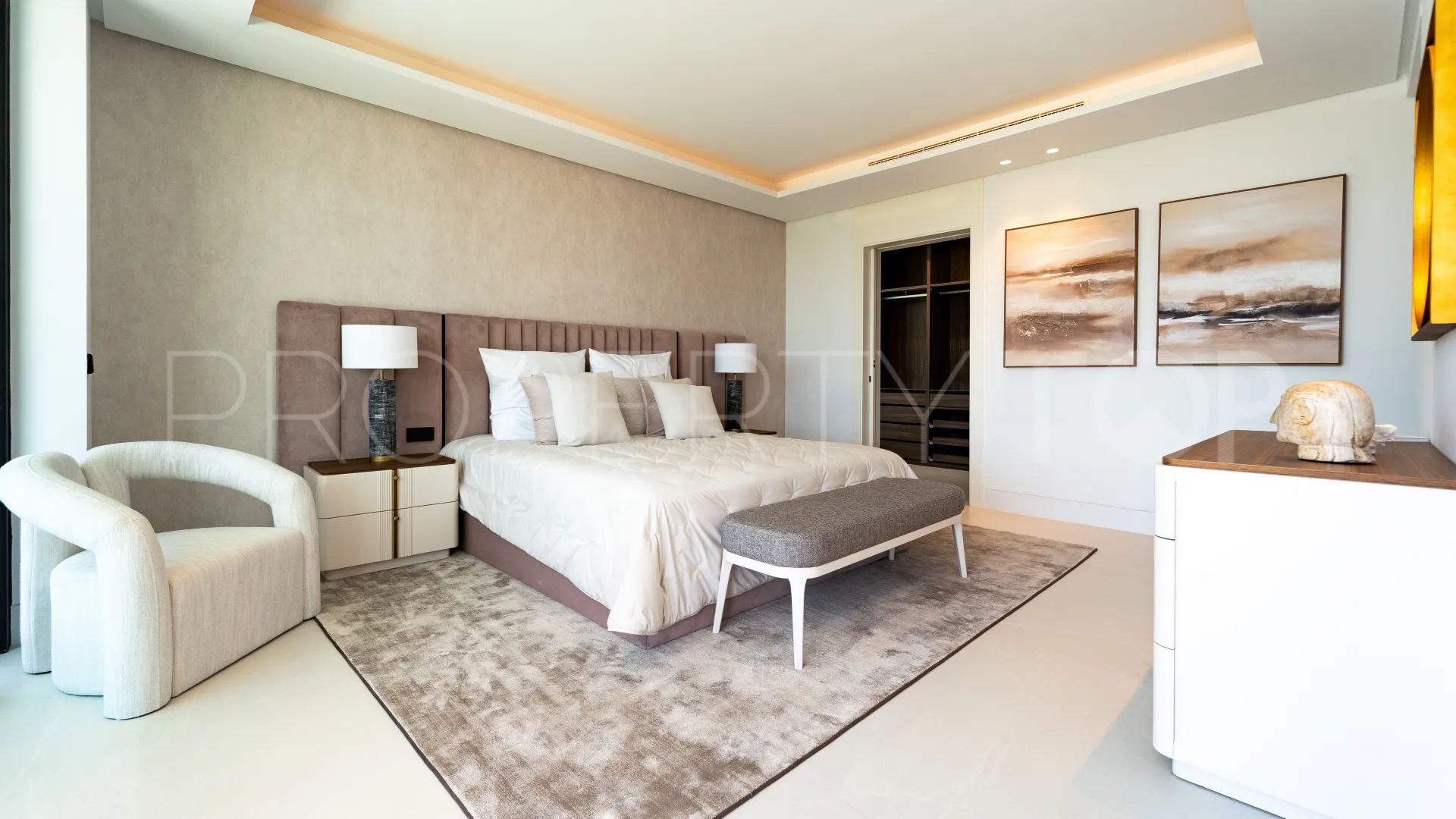 5 bedrooms villa for sale in Nueva Andalucia
