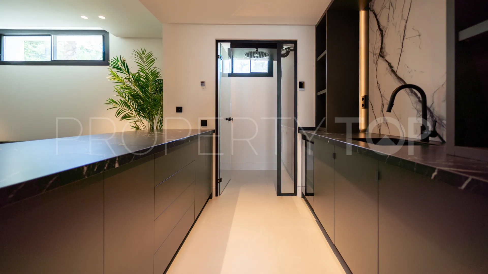 5 bedrooms villa for sale in Nueva Andalucia