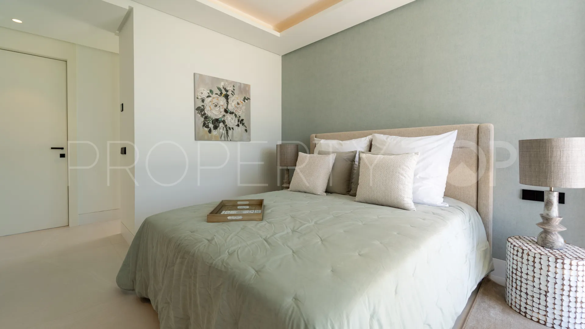 5 bedrooms villa for sale in Nueva Andalucia