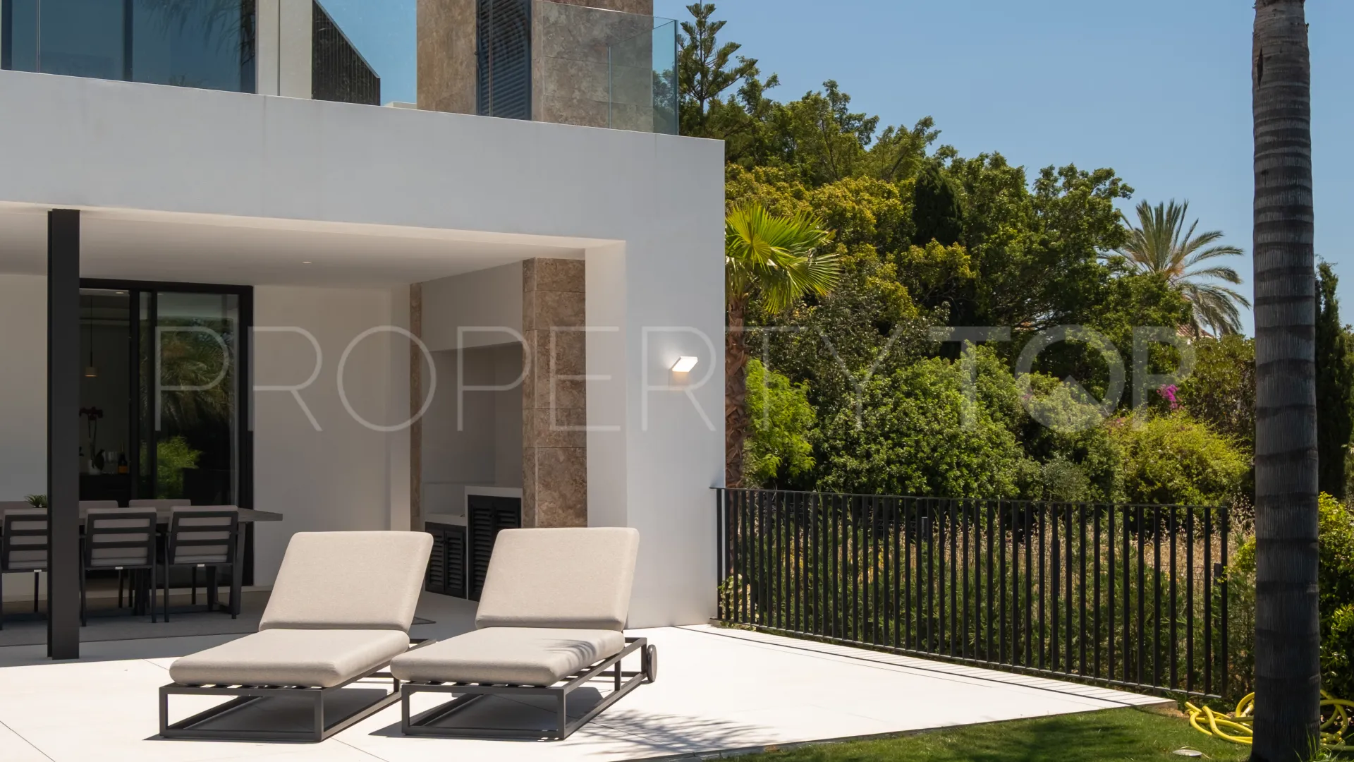 5 bedrooms villa for sale in Nueva Andalucia
