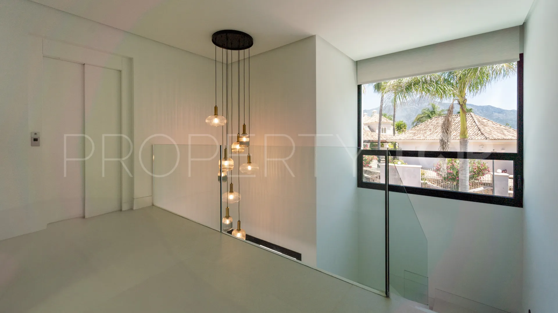 5 bedrooms villa for sale in Nueva Andalucia