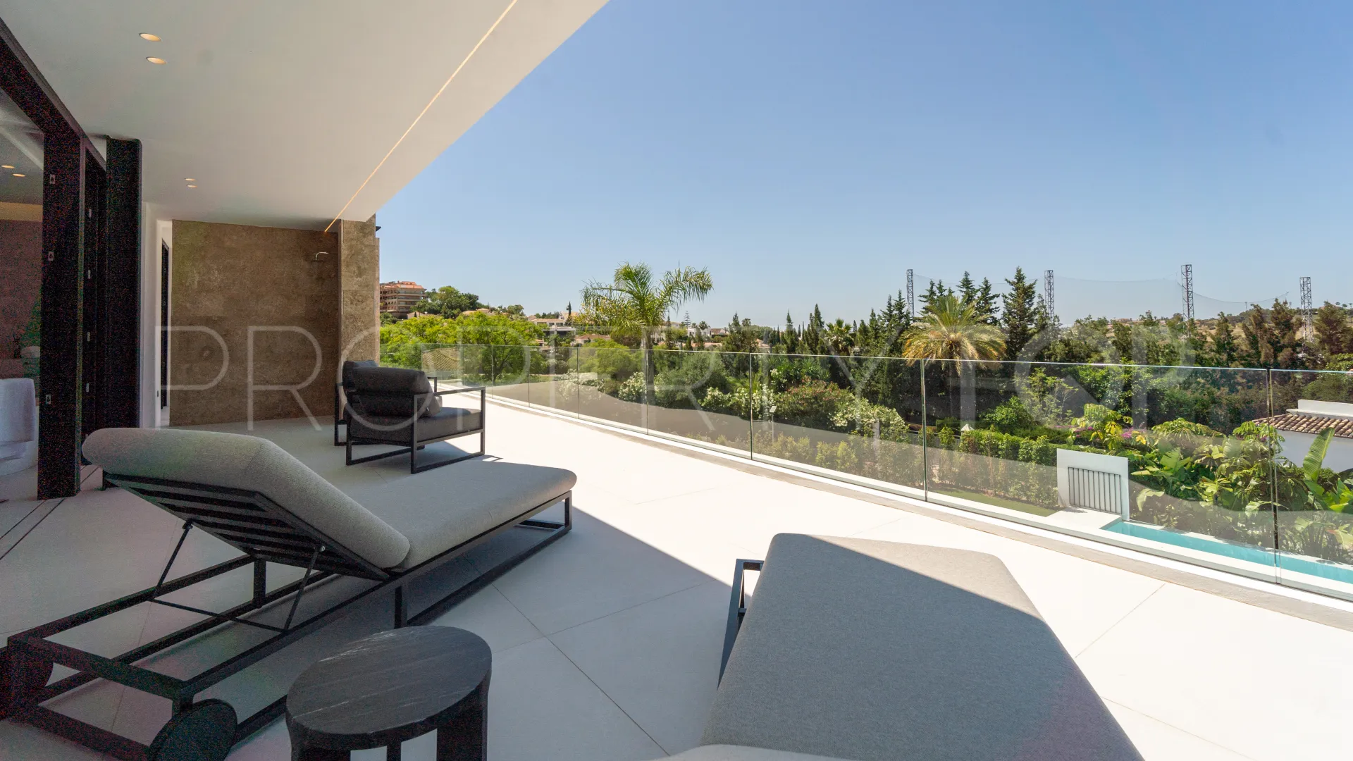 5 bedrooms villa for sale in Nueva Andalucia