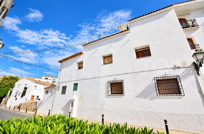For sale 6 bedrooms town house in Altea
