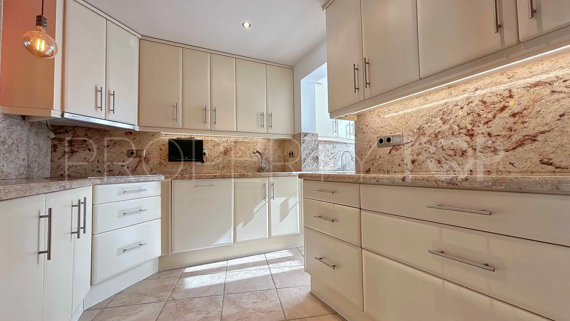 Se vende atico duplex de 3 dormitorios en Adsubia