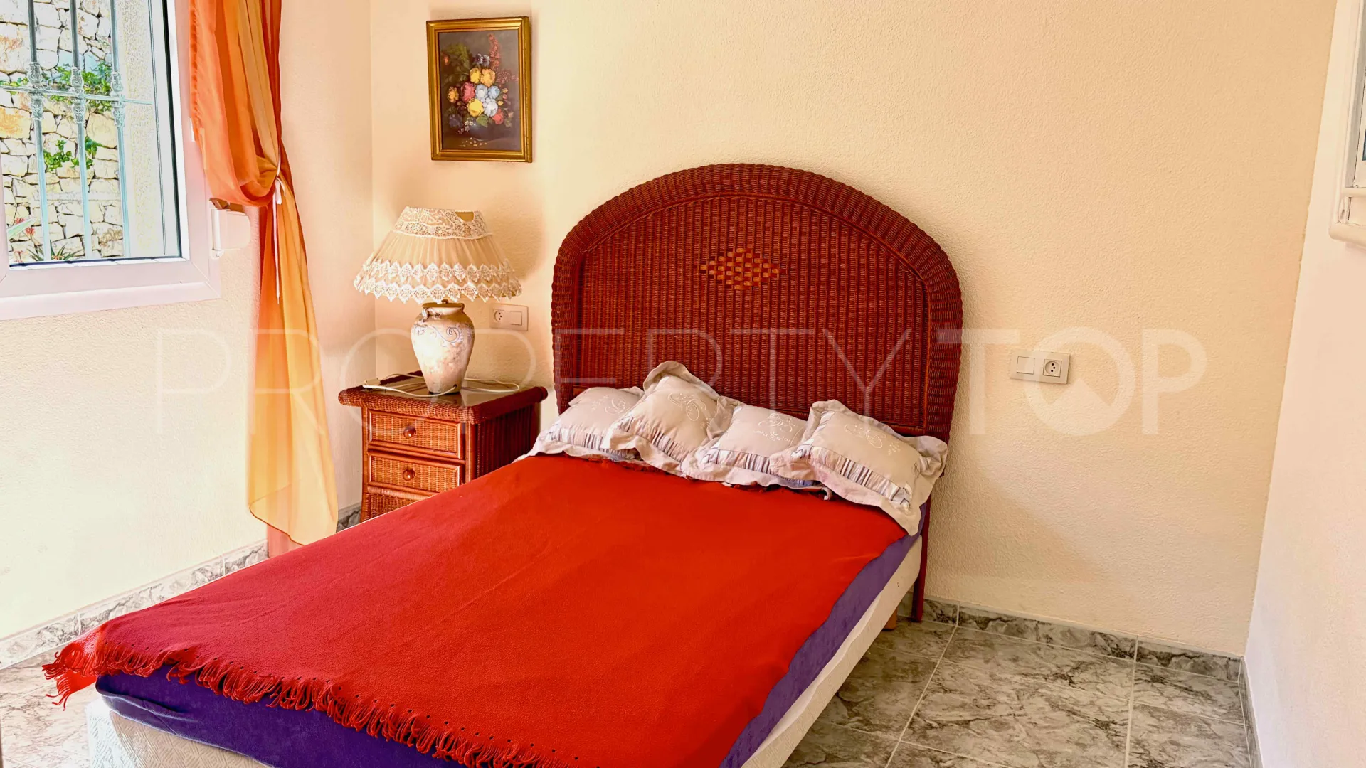 Comprar villa con 7 dormitorios en Denia