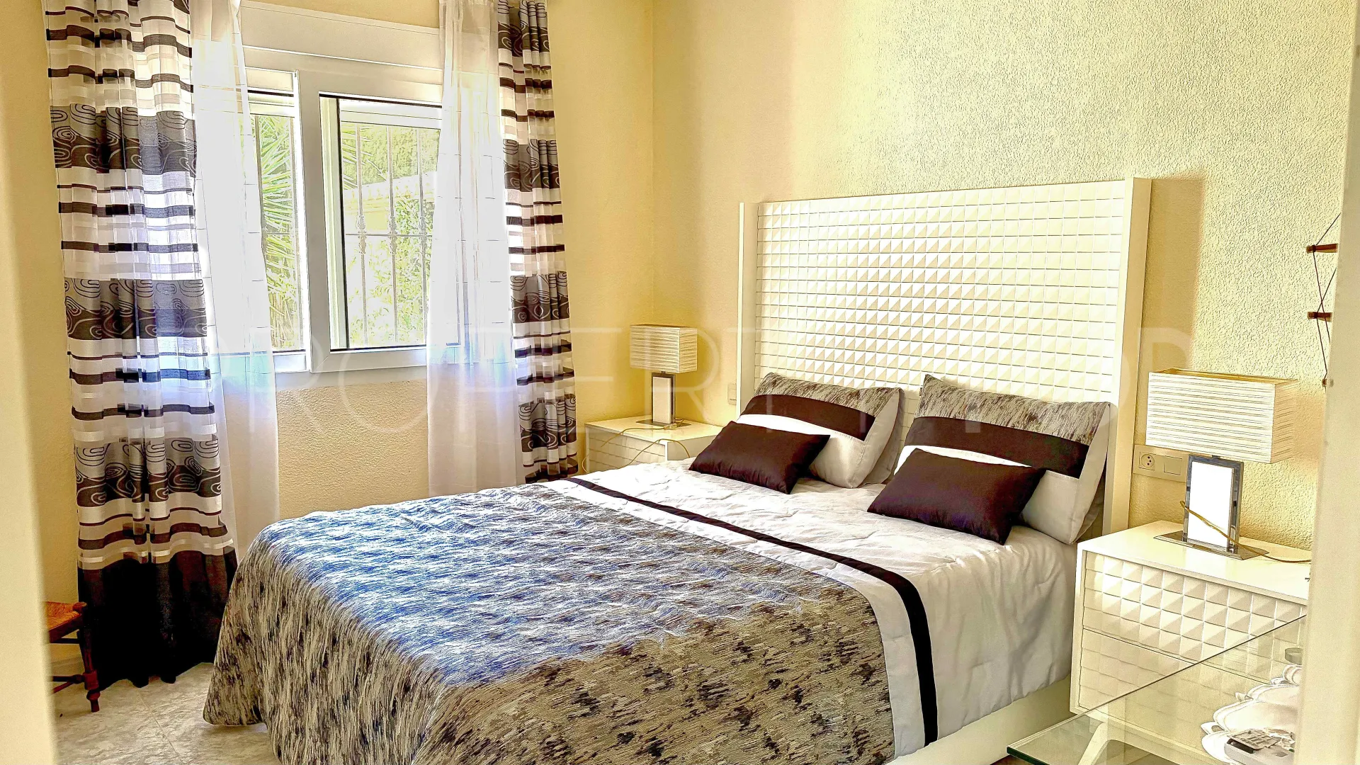 Comprar villa con 7 dormitorios en Denia