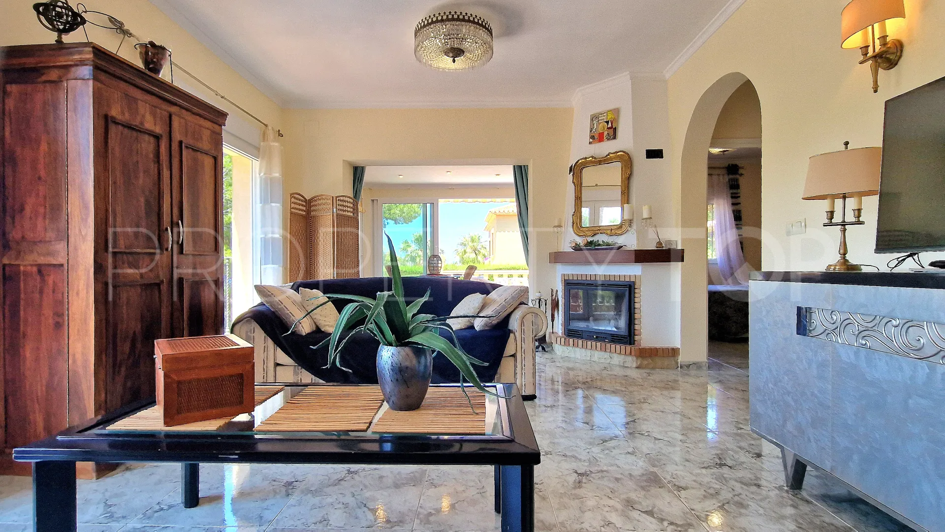 Comprar villa con 7 dormitorios en Denia