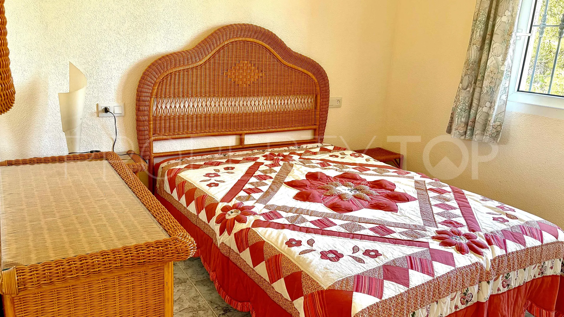 Comprar villa con 7 dormitorios en Denia