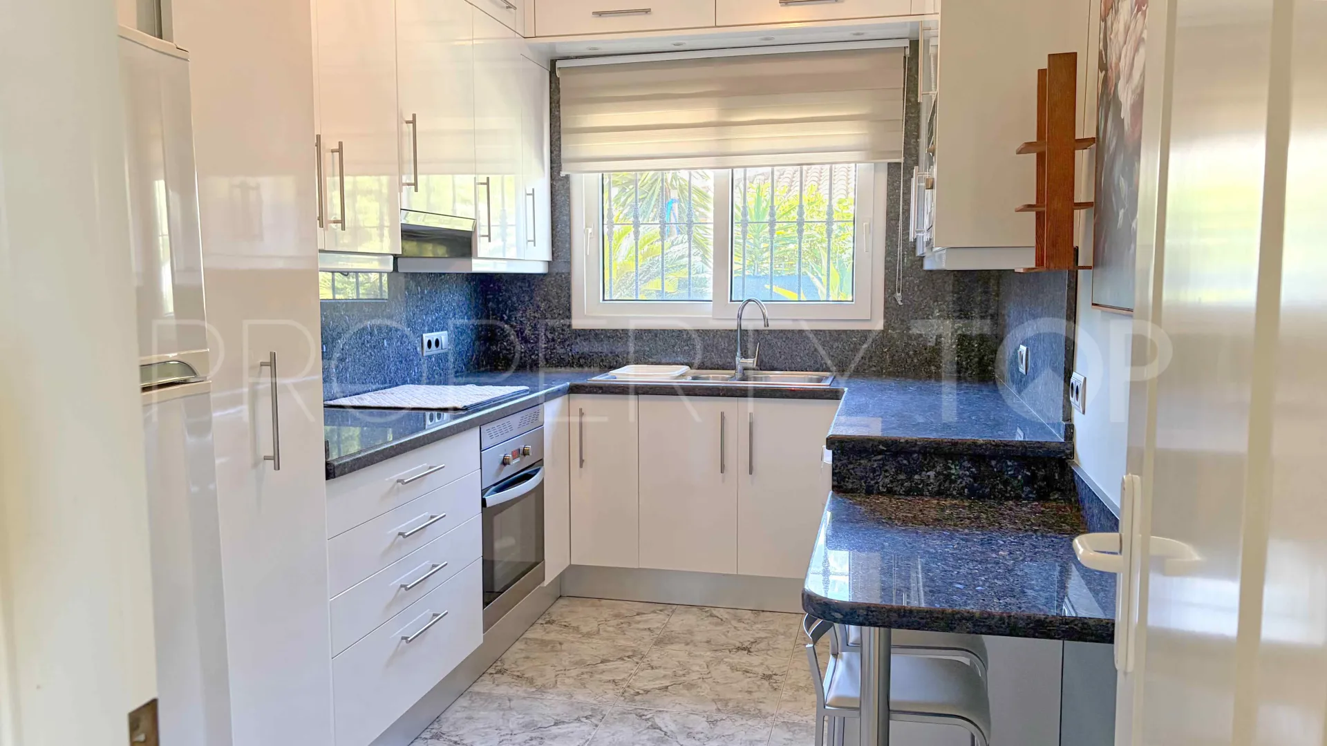 Comprar villa con 7 dormitorios en Denia