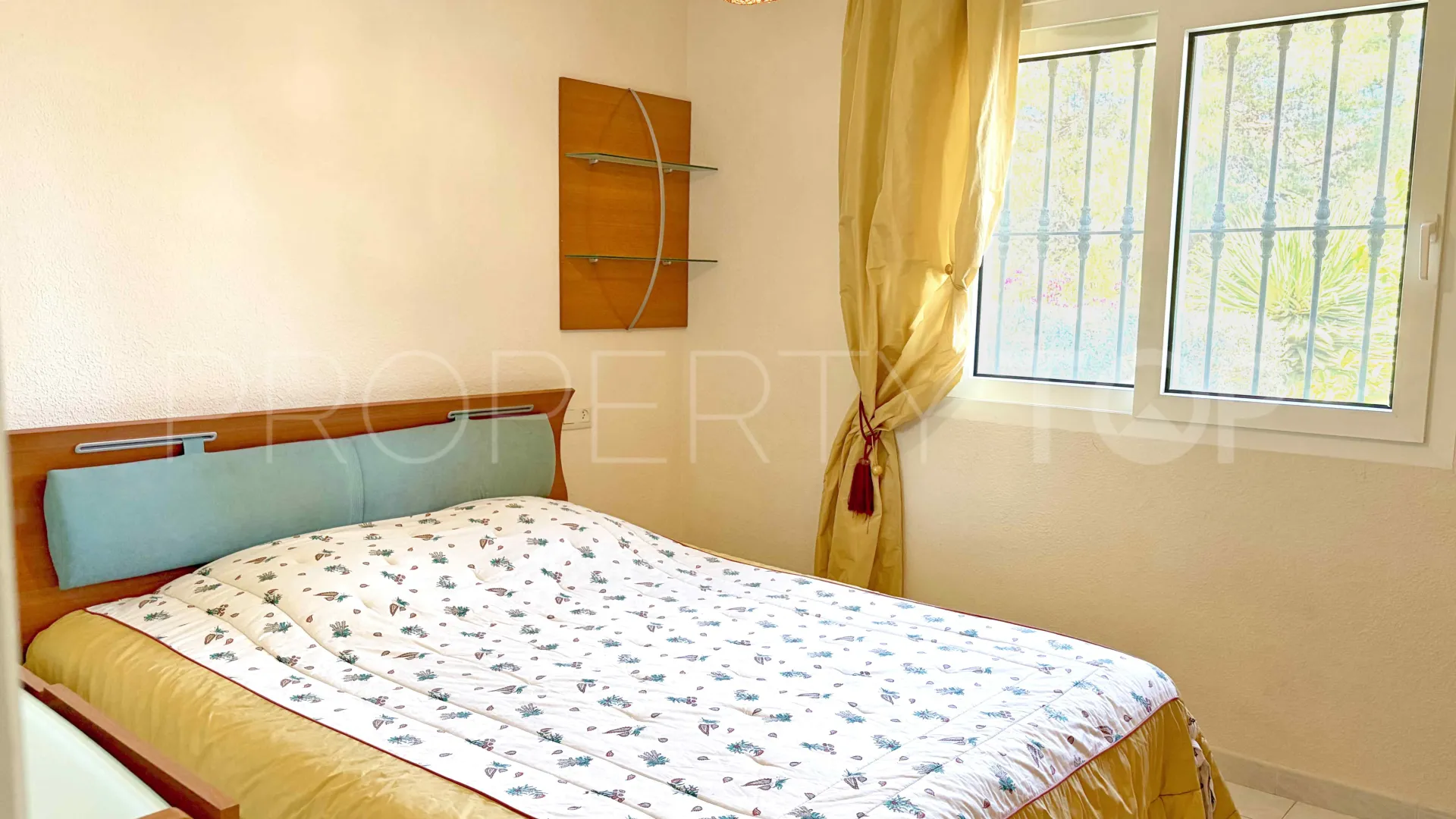 Comprar villa con 7 dormitorios en Denia