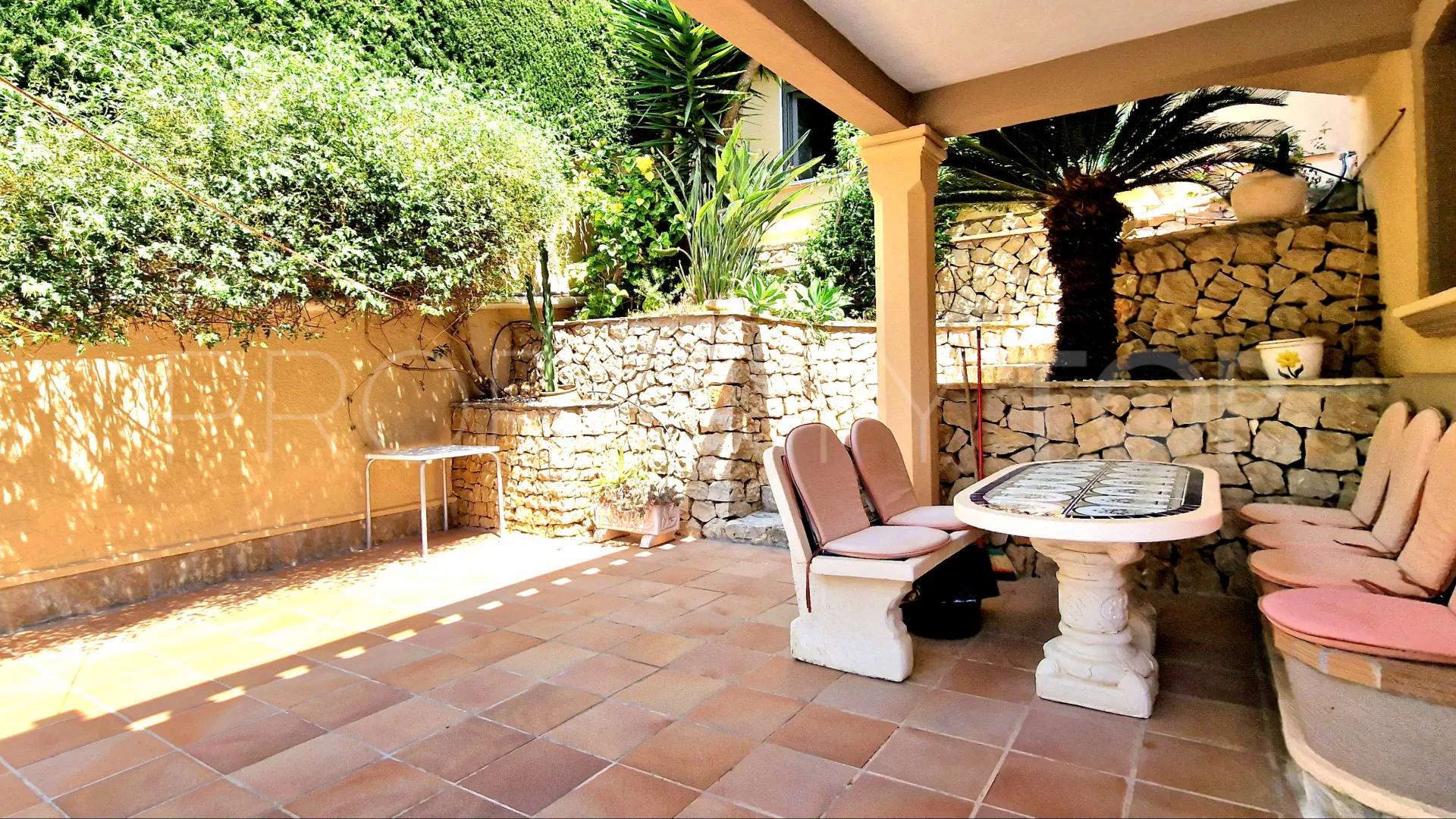 Comprar villa con 7 dormitorios en Denia