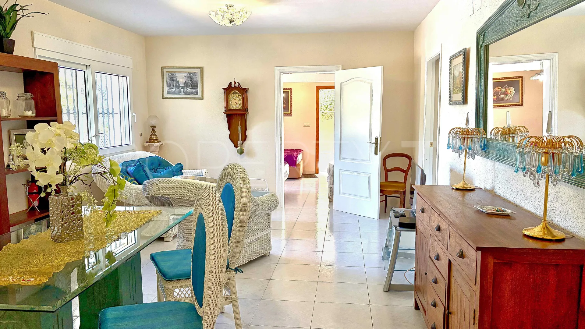 Comprar villa con 7 dormitorios en Denia