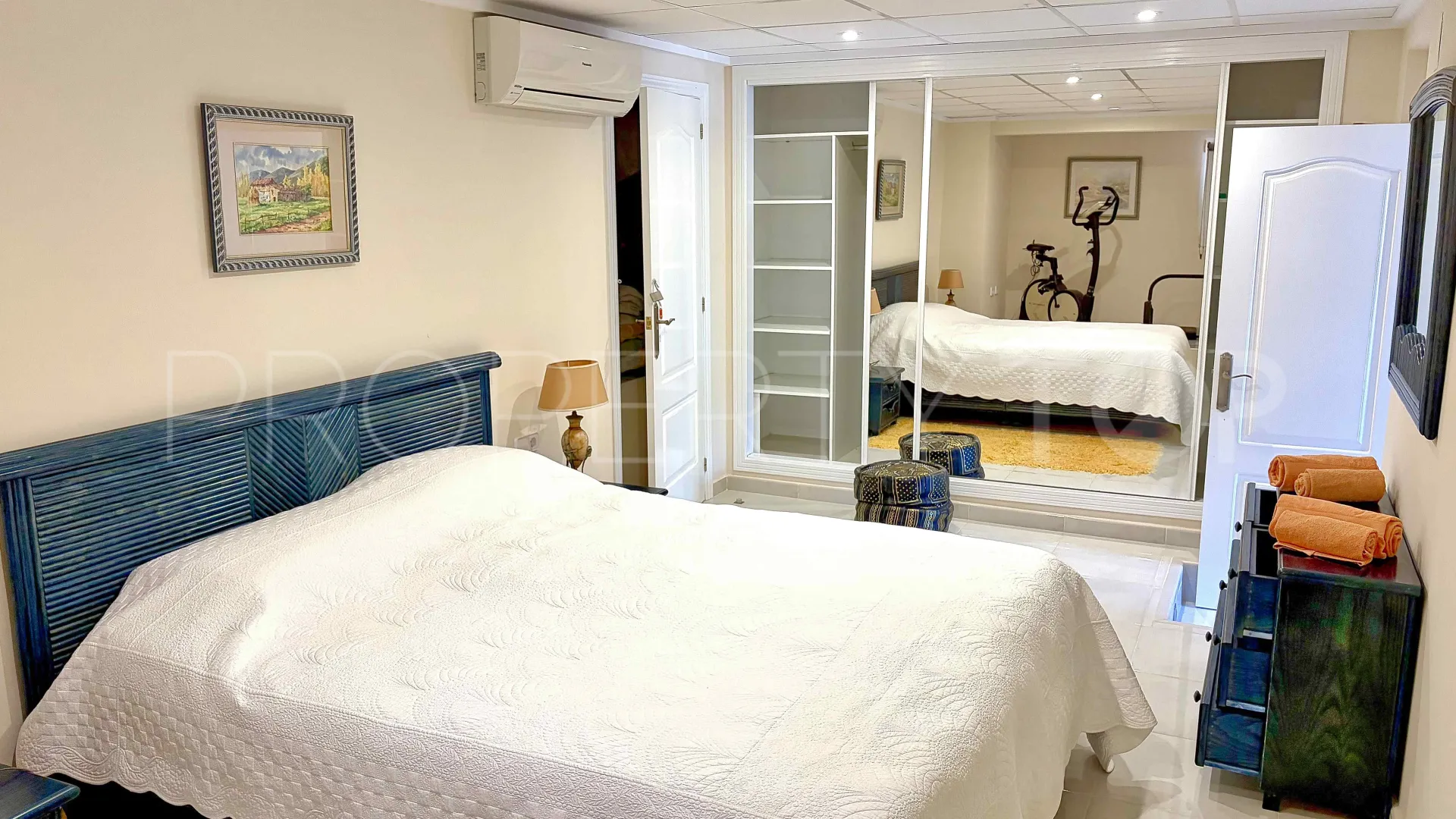 Comprar villa con 7 dormitorios en Denia