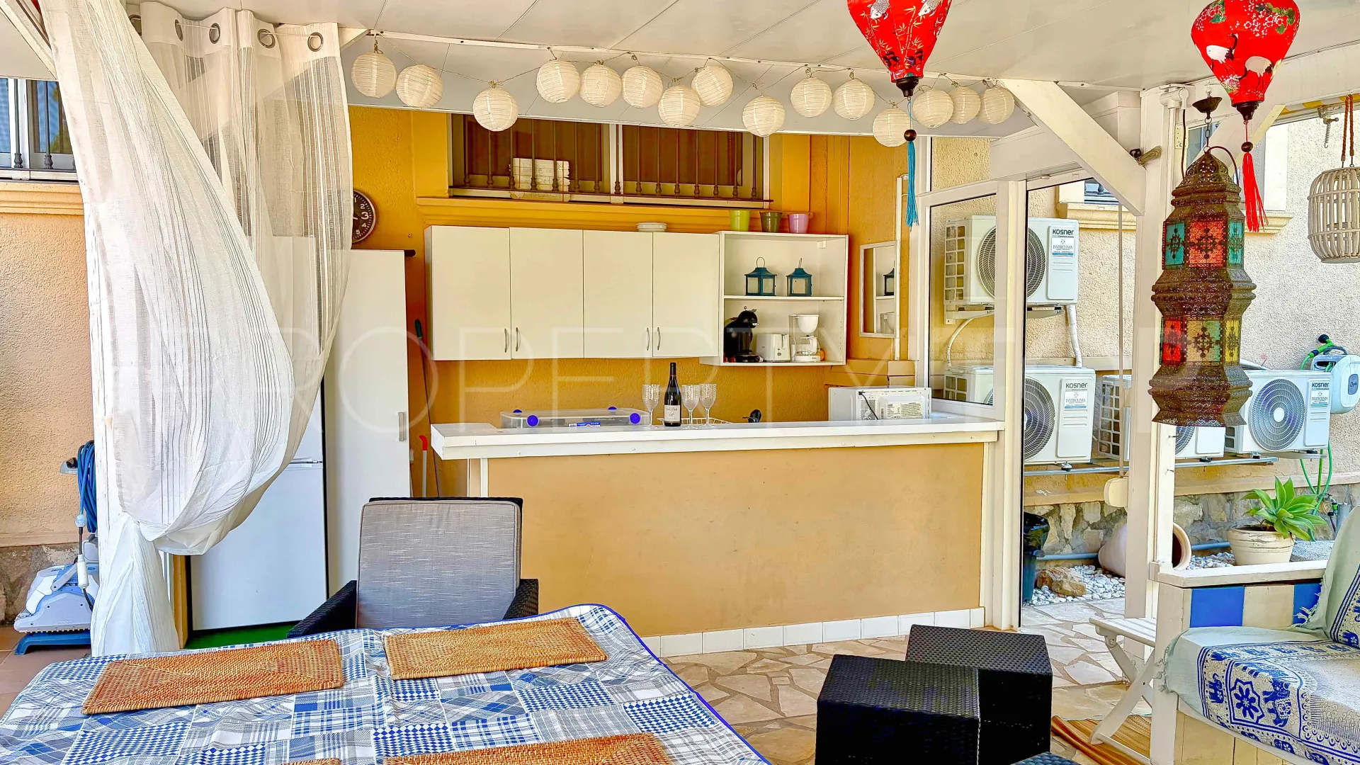 Comprar villa con 7 dormitorios en Denia