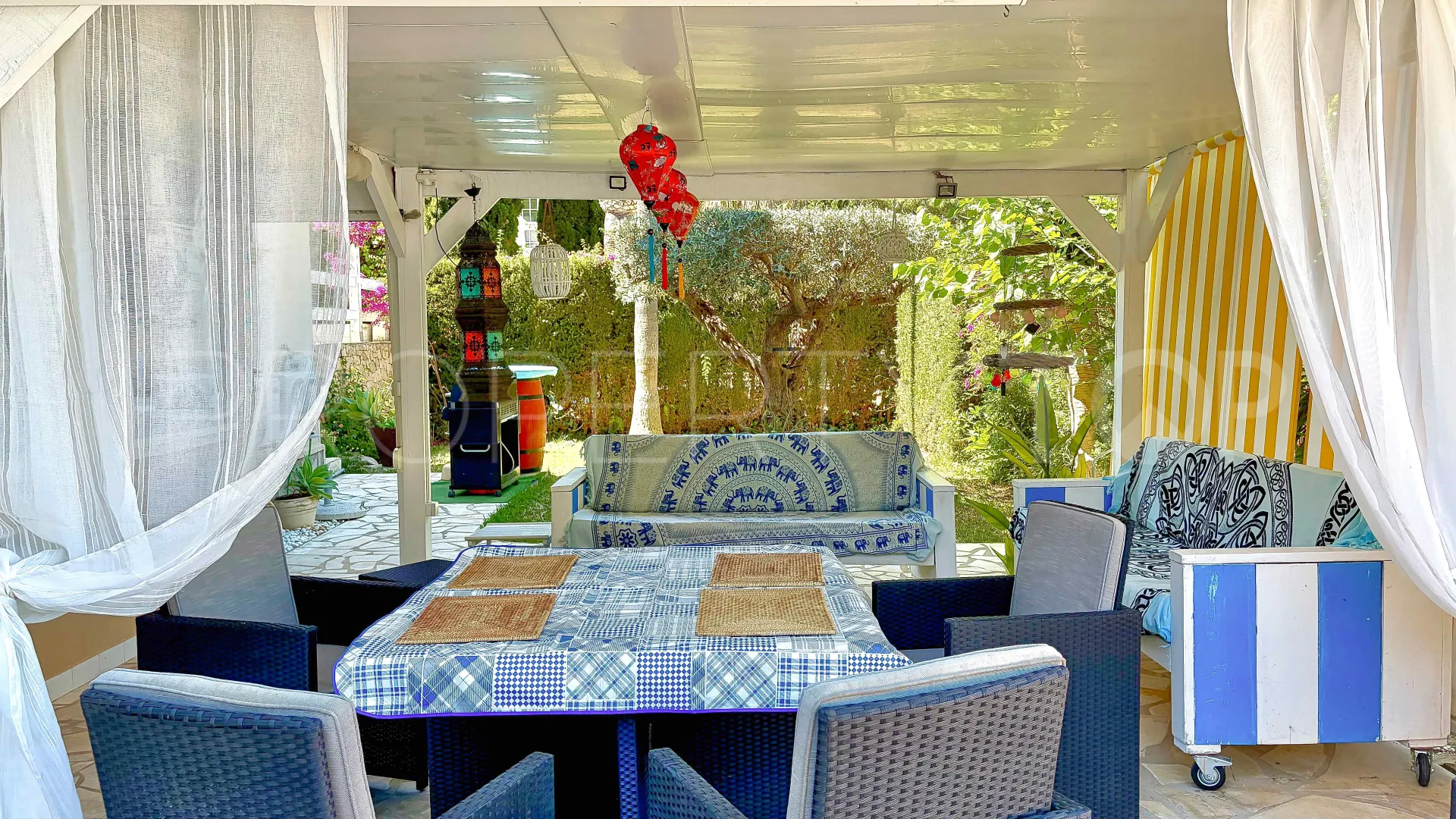 Comprar villa con 7 dormitorios en Denia