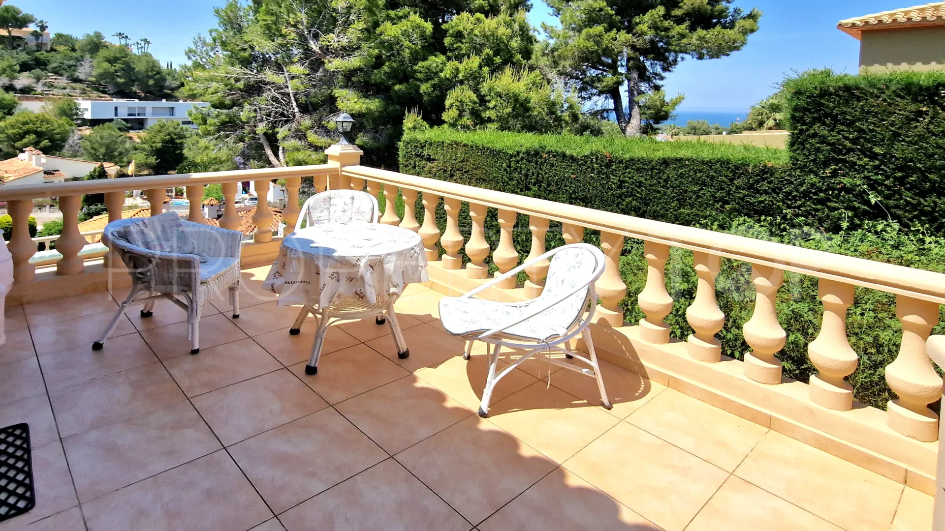 Comprar villa con 7 dormitorios en Denia
